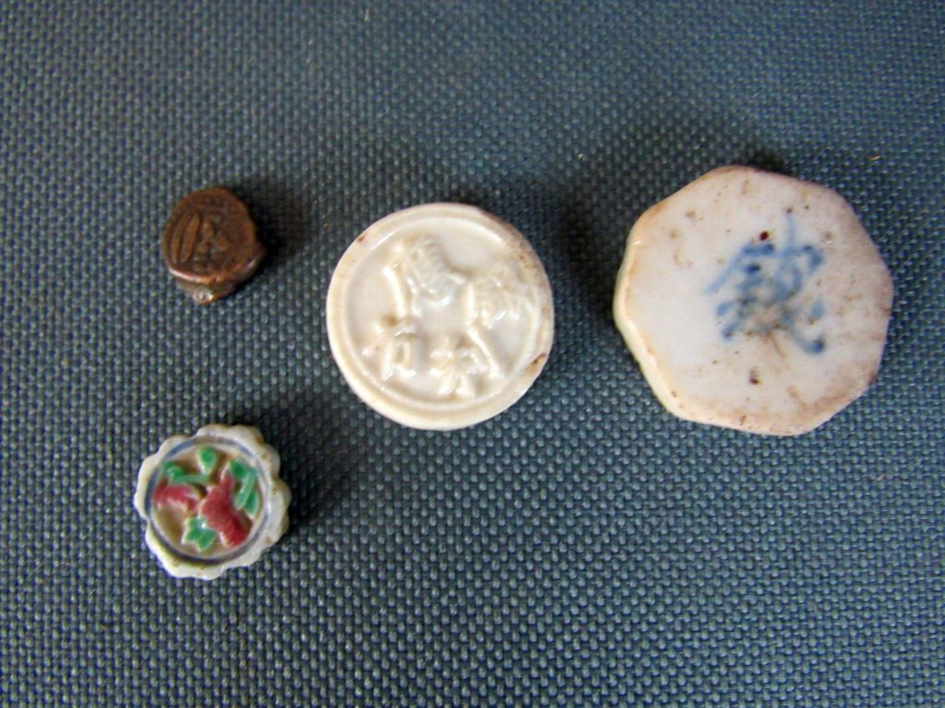 Antike chinesische Porzellanmünze und