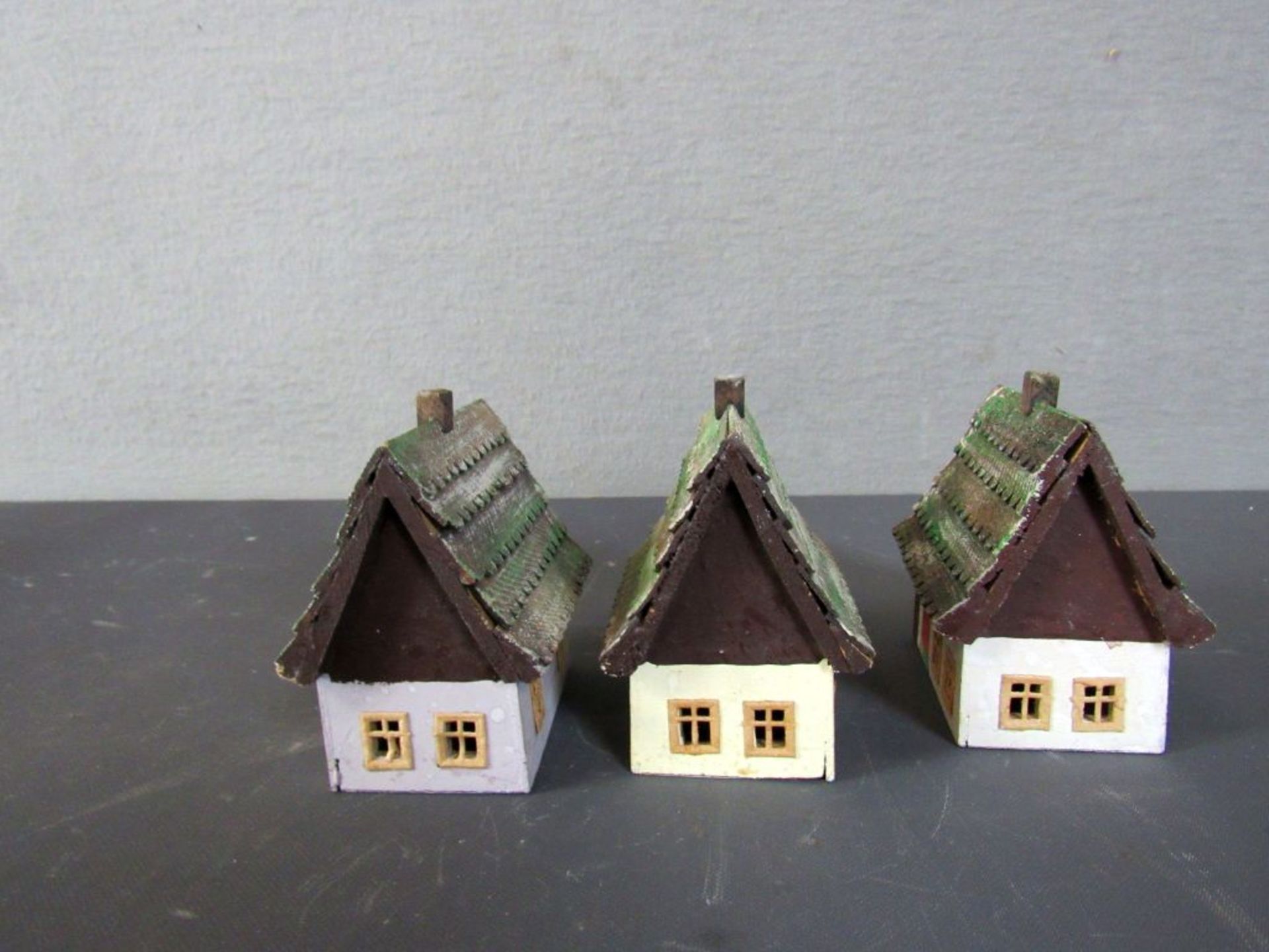 Drei handgefertigte Häuser Spur - Image 4 of 5