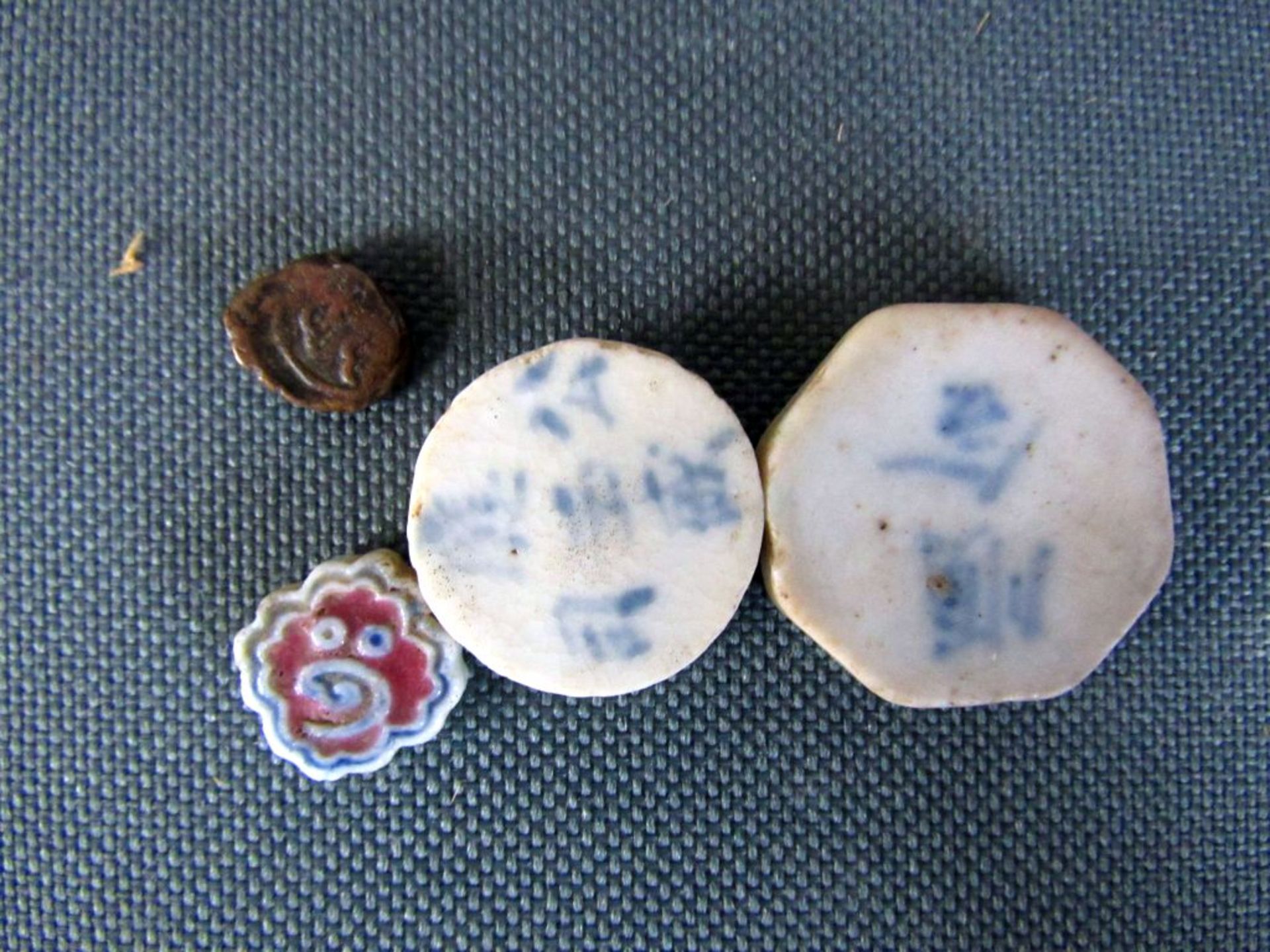 Antike chinesische Porzellanmünze und - Image 4 of 5