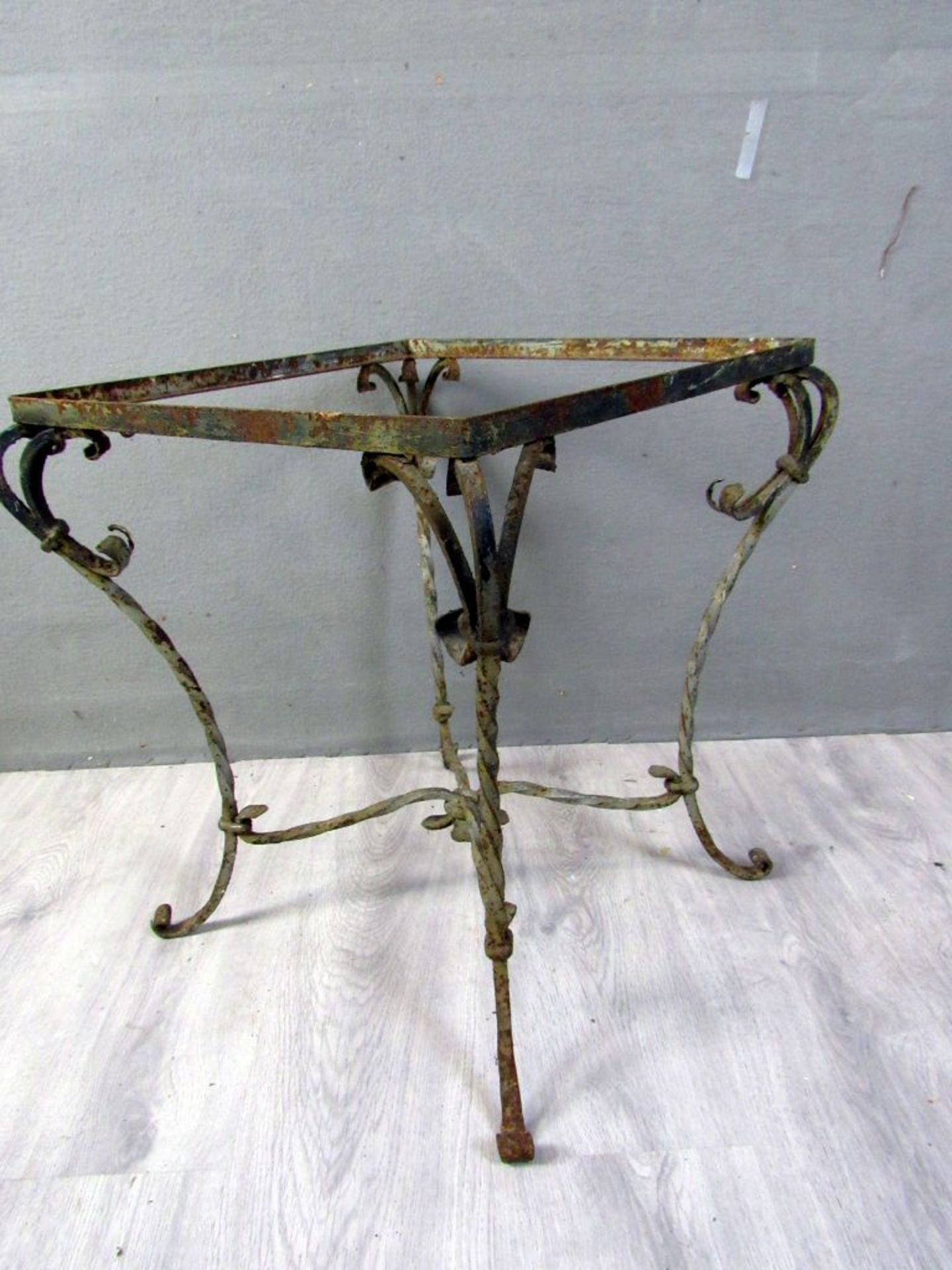 Antikes Tischgestell handgeschmiedet - Image 4 of 5