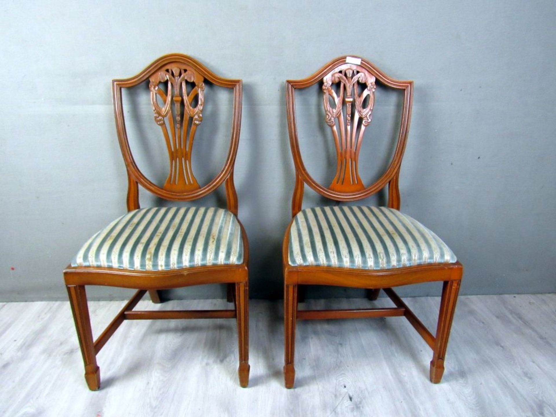 Zwei englische Stühle