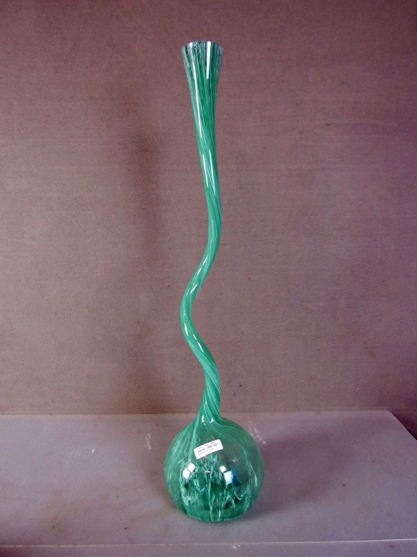 Designer Glasvase grünlich gedreht