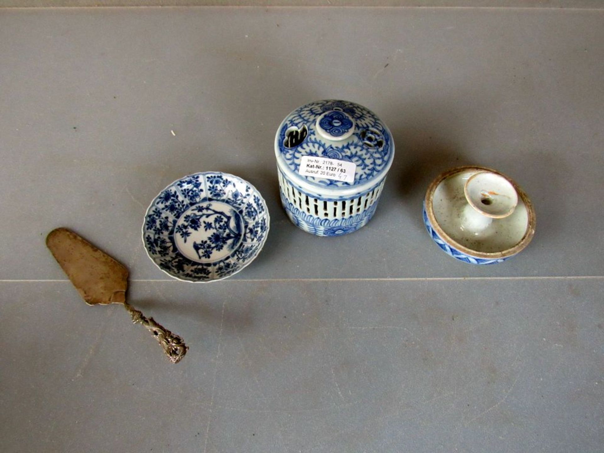 3 Teile Porzellan mit blau/weiß Dekor - Image 4 of 20