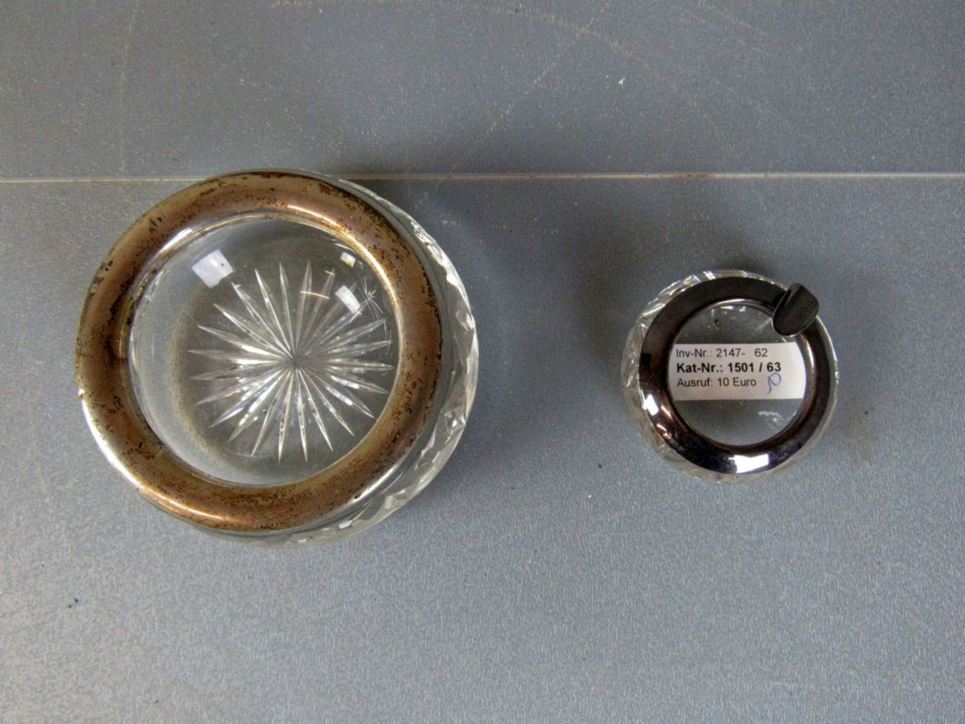 Zwei Kristallglas Aschenbecher mit - Image 3 of 12