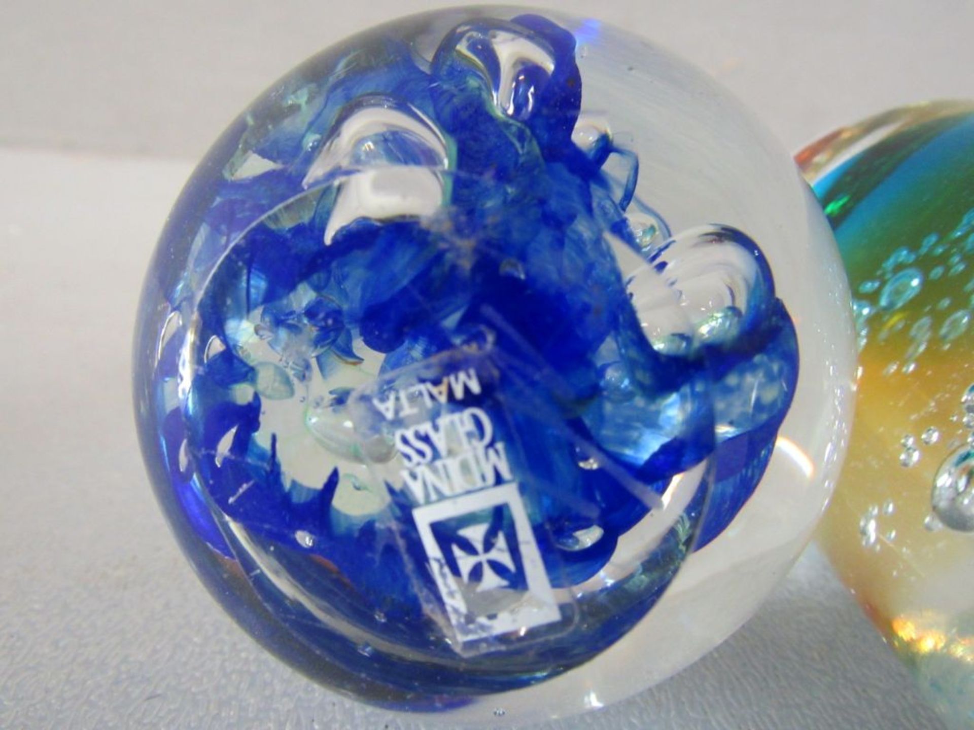 Zwei Paperweights Glas 1x - Image 12 of 12