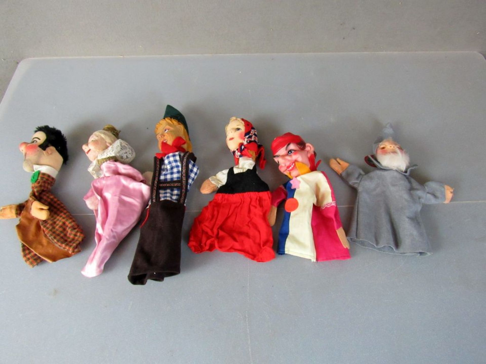 Kleiner Karton mit 6 Handpuppen - Bild 2 aus 12