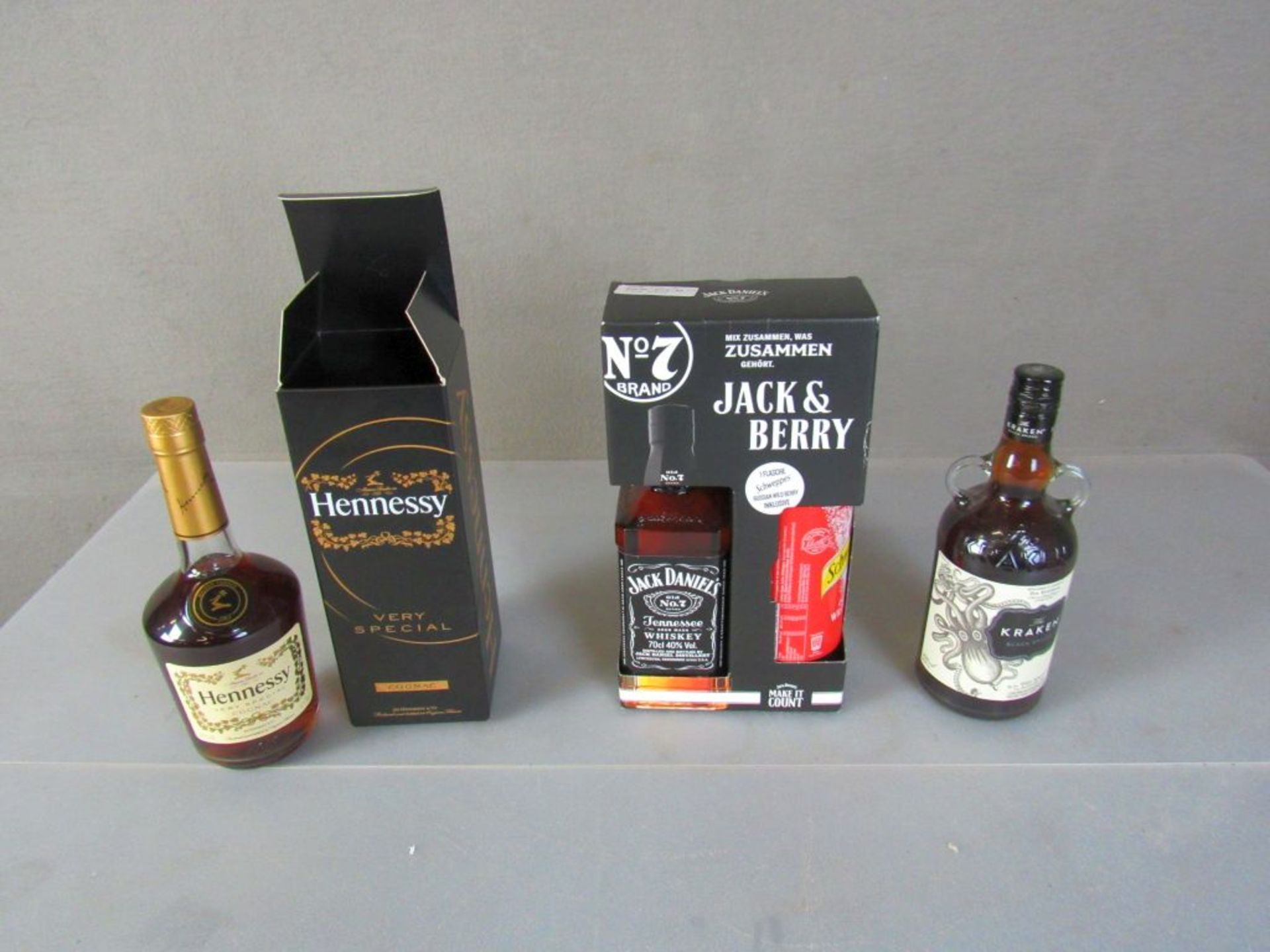 Drei Flaschen Alkohol Rum Whisky und - Image 11 of 12