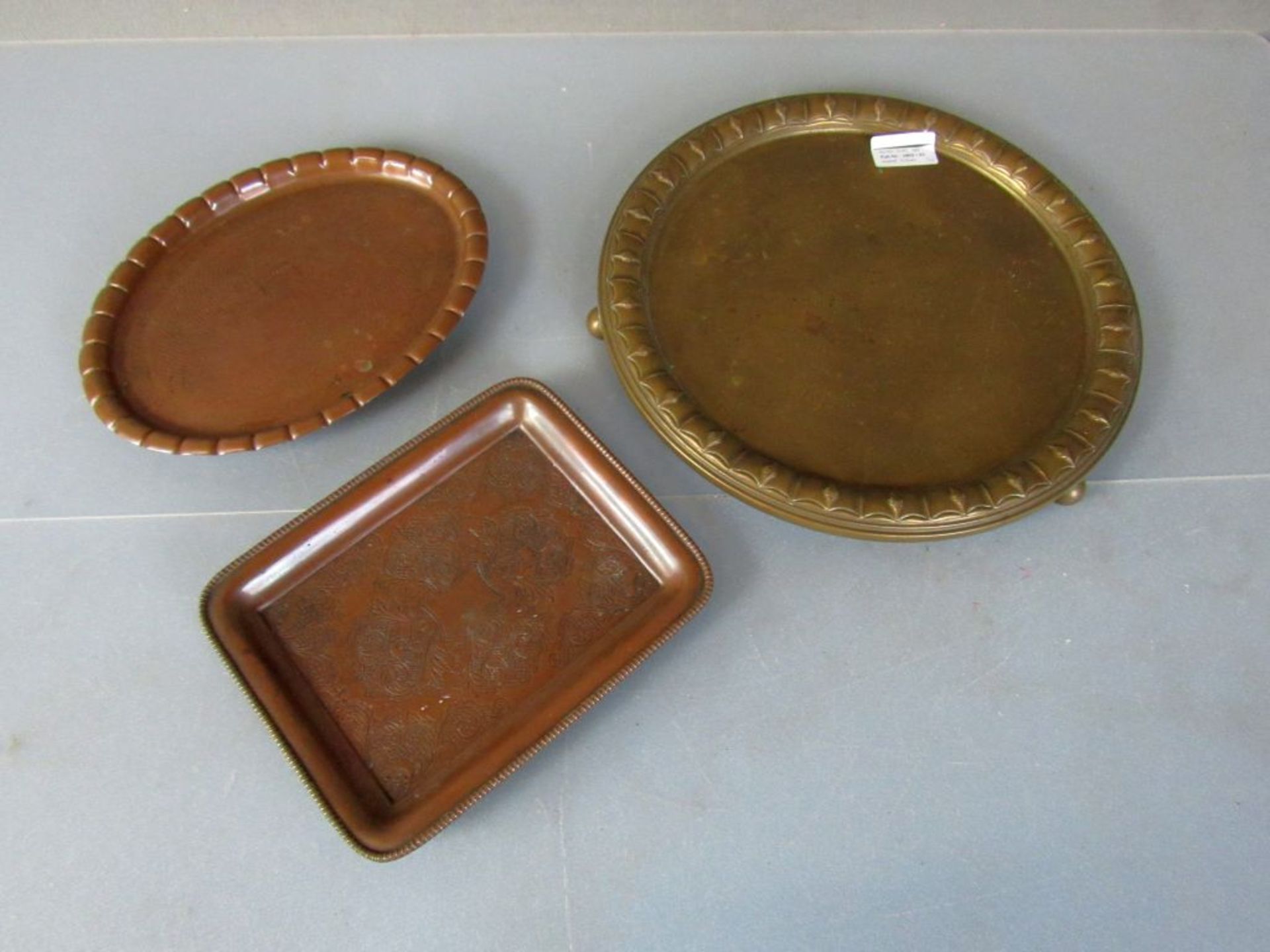 Drei antike Tabletts Messing und - Bild 2 aus 12
