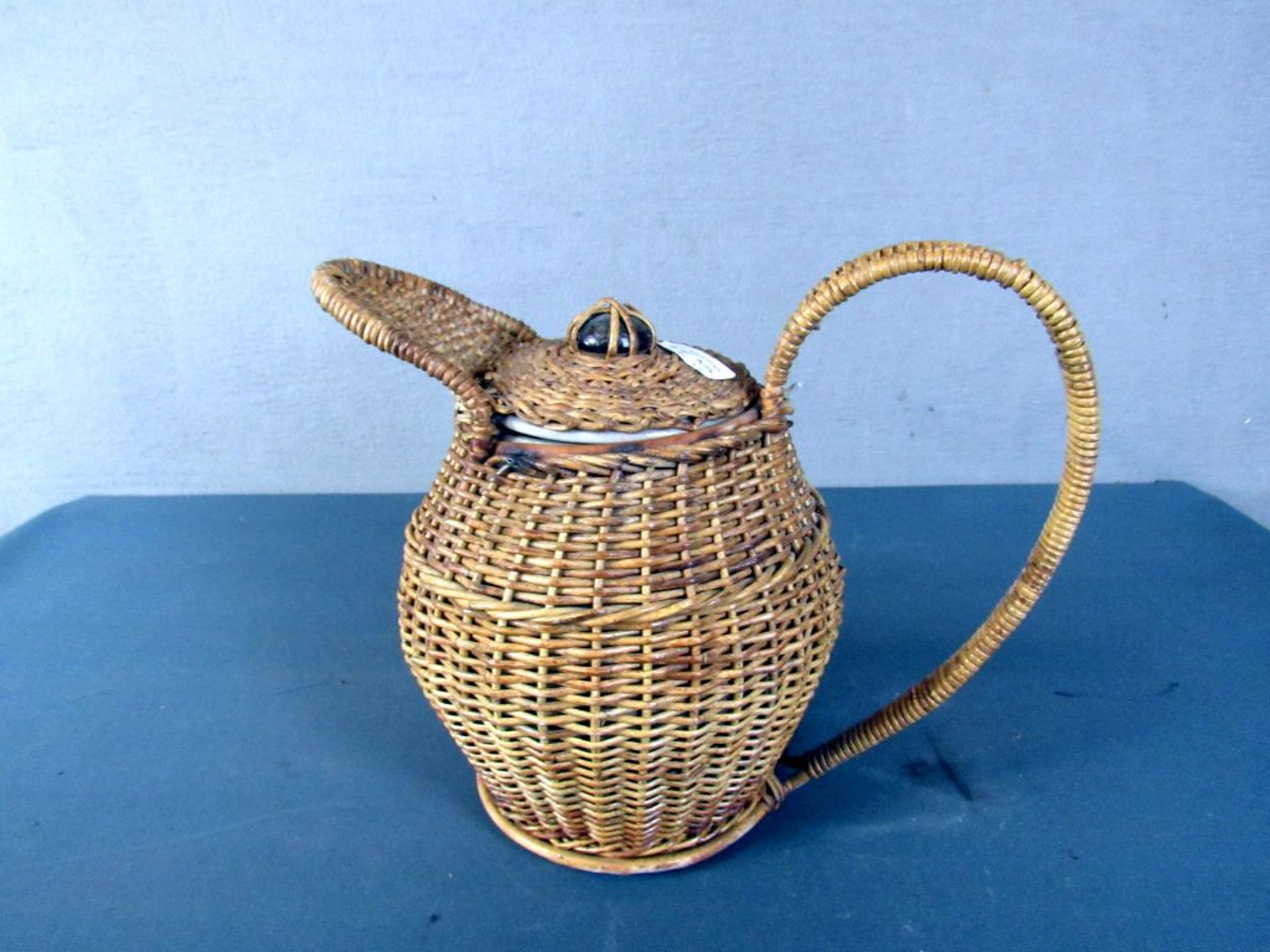 Antike Keramikkanne mit Korb bezogen - Bild 10 aus 10