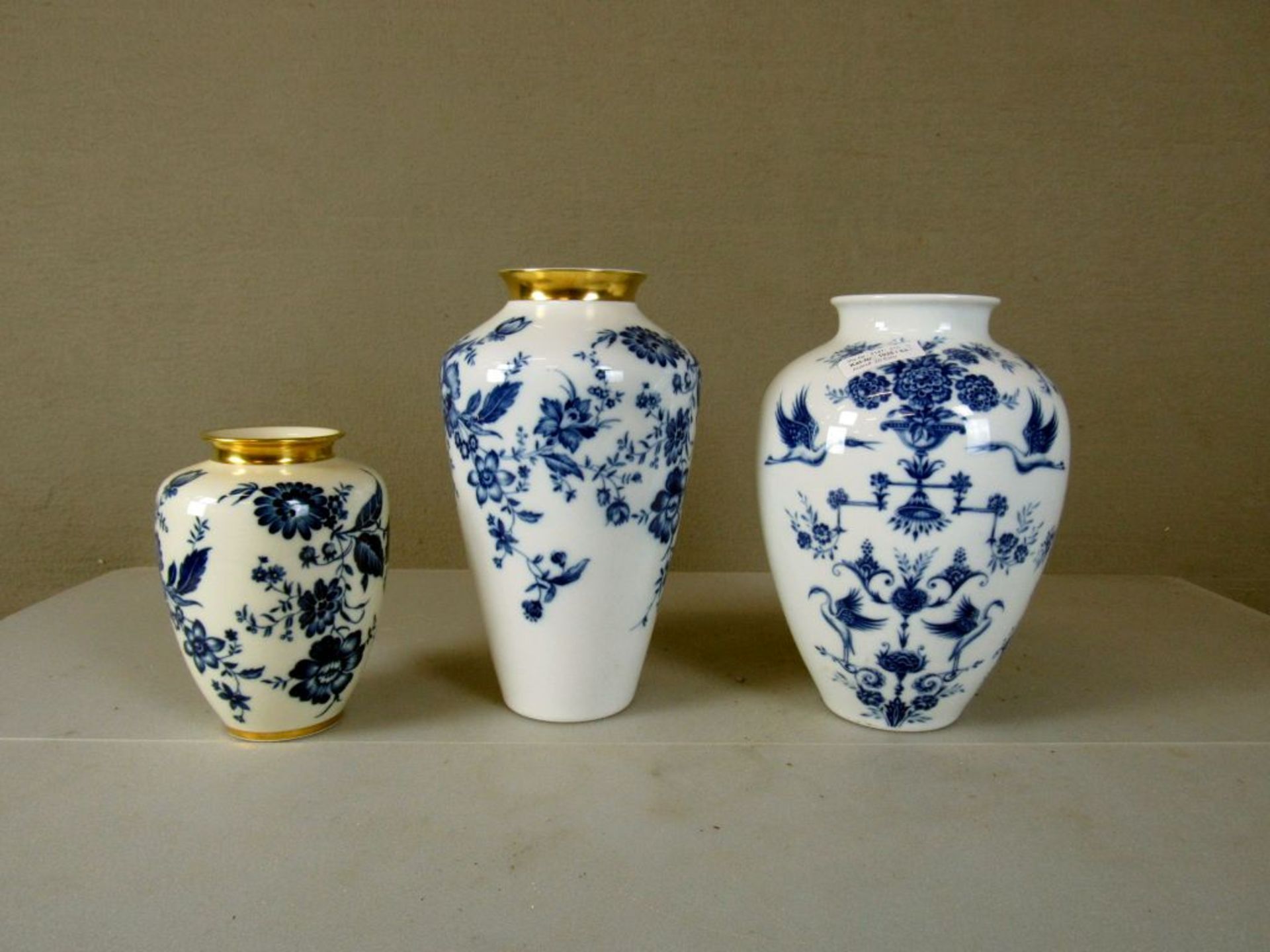 Drei Vasen blaumalerei von