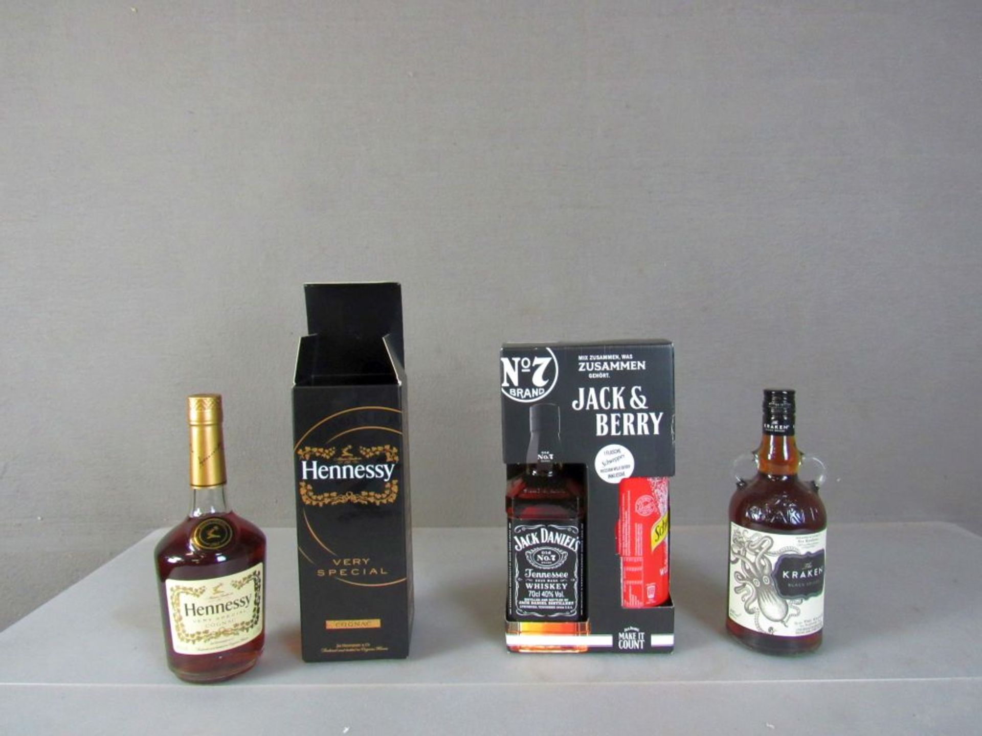 Drei Flaschen Alkohol Rum Whisky und - Image 2 of 12