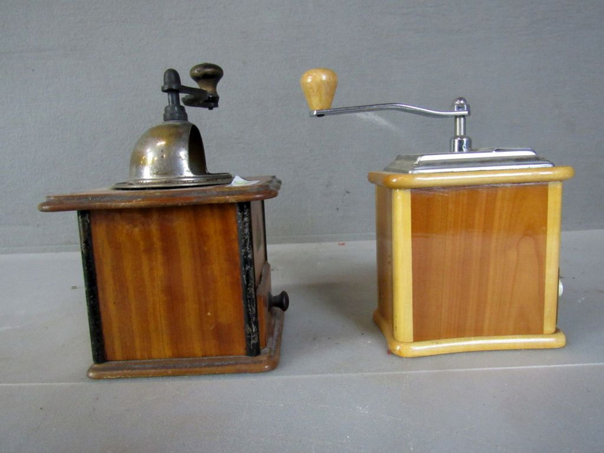 Zwei antike Kaffeemühlen - Bild 5 aus 6