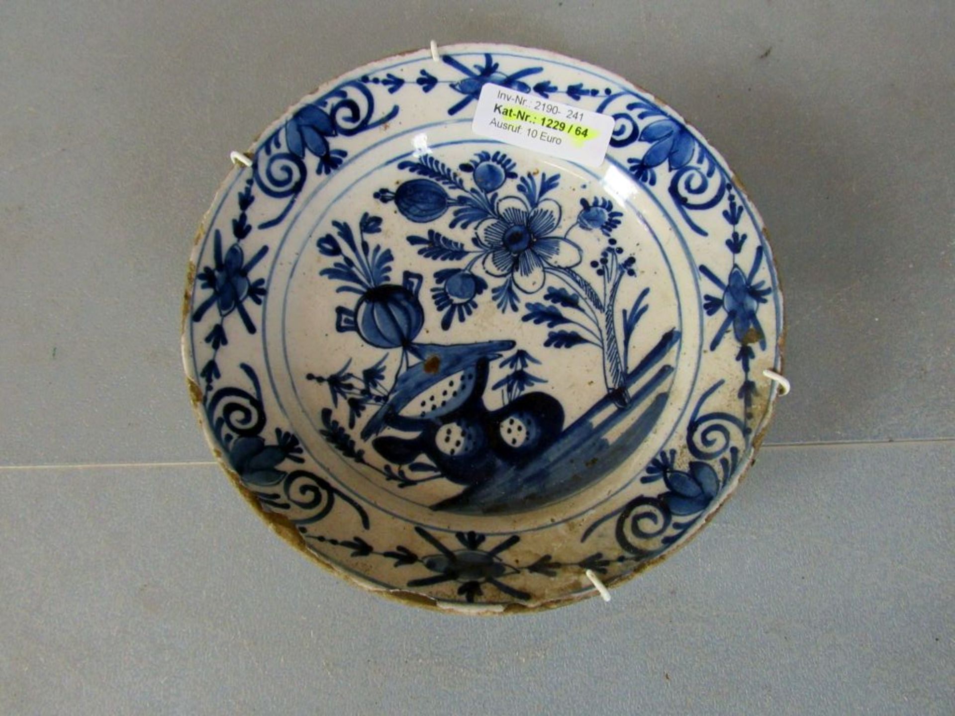 Antiker Teller lasierte Keramik