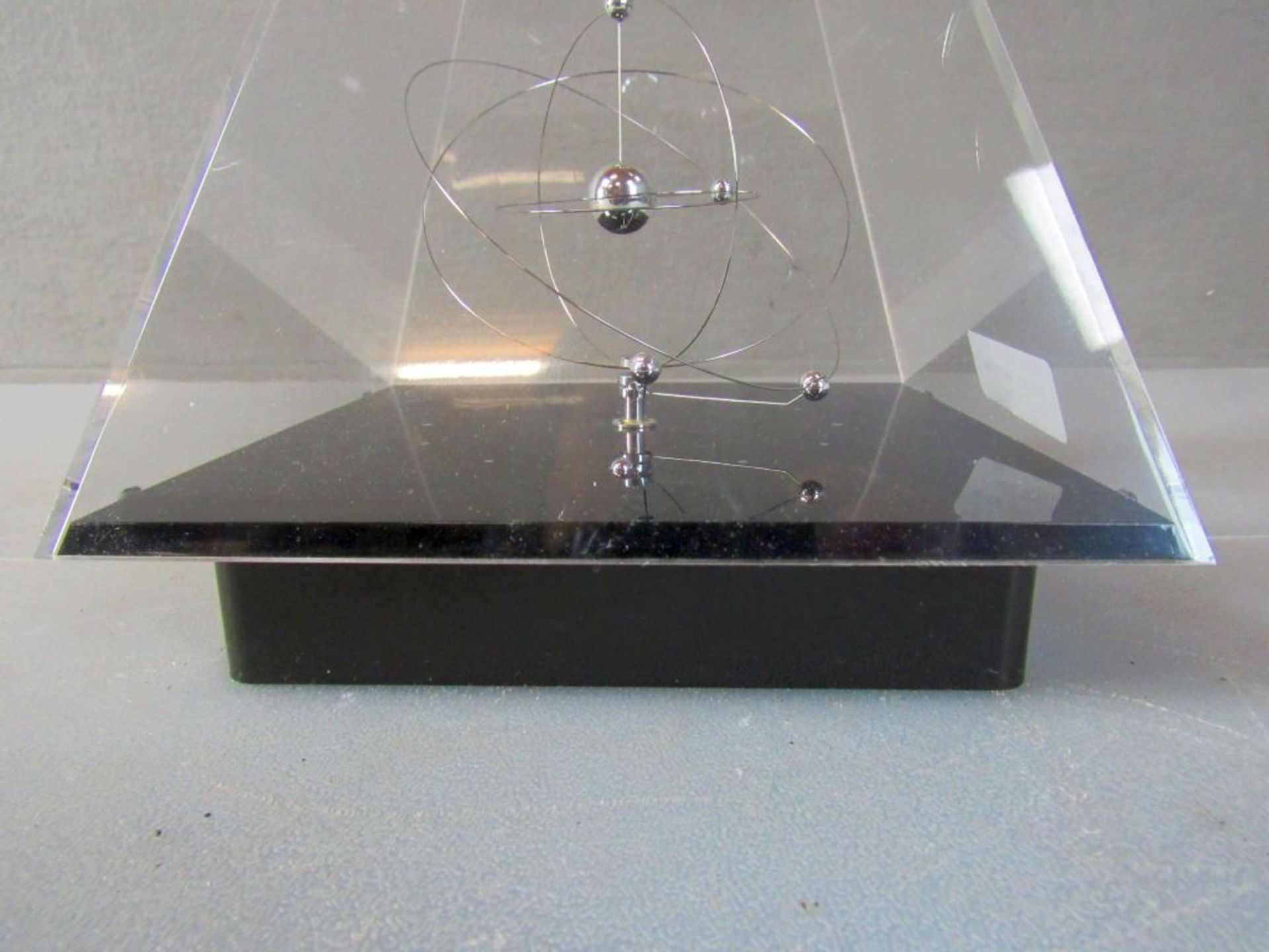 Modell Planetarium unter Plexiglas - Bild 3 aus 5