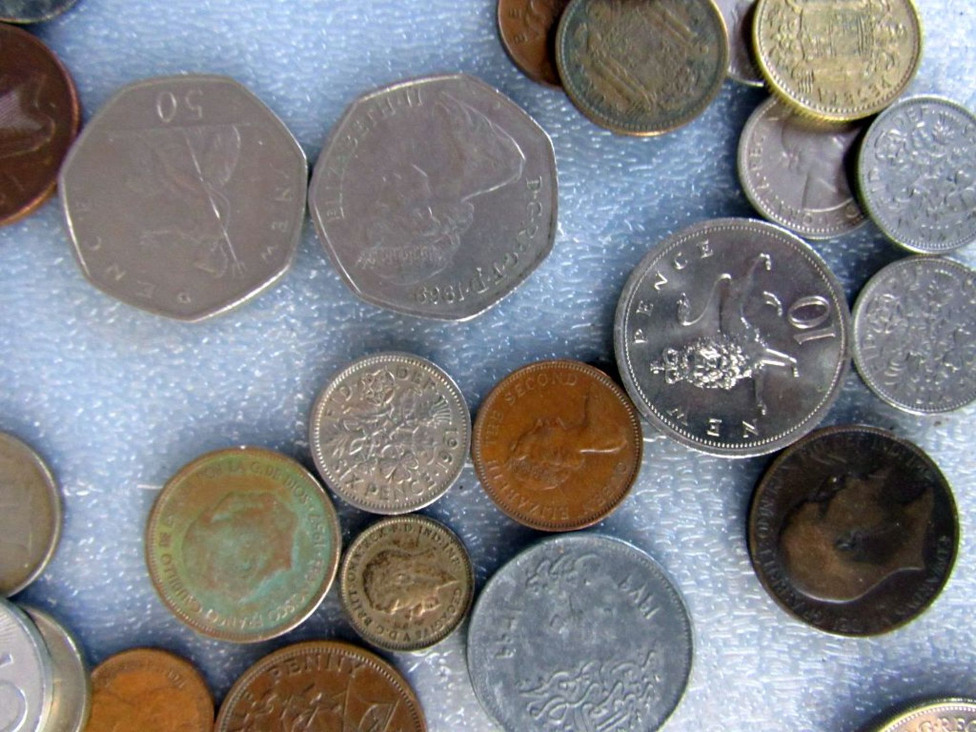 Konvolut Münzen alle Welt unsortiert - Bild 8 aus 10