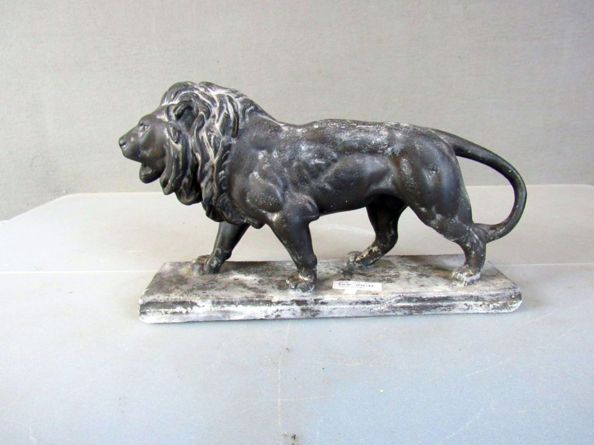 Skulptur schreitender Löwe ca.42cm
