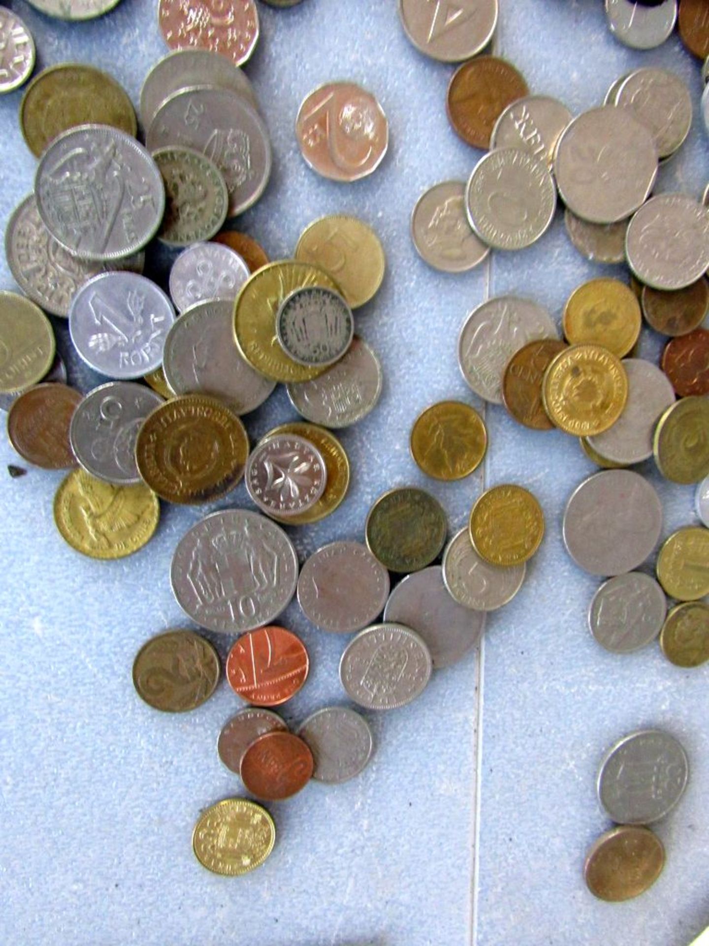 Konvolut Münzen und Banknoten aus - Image 6 of 10
