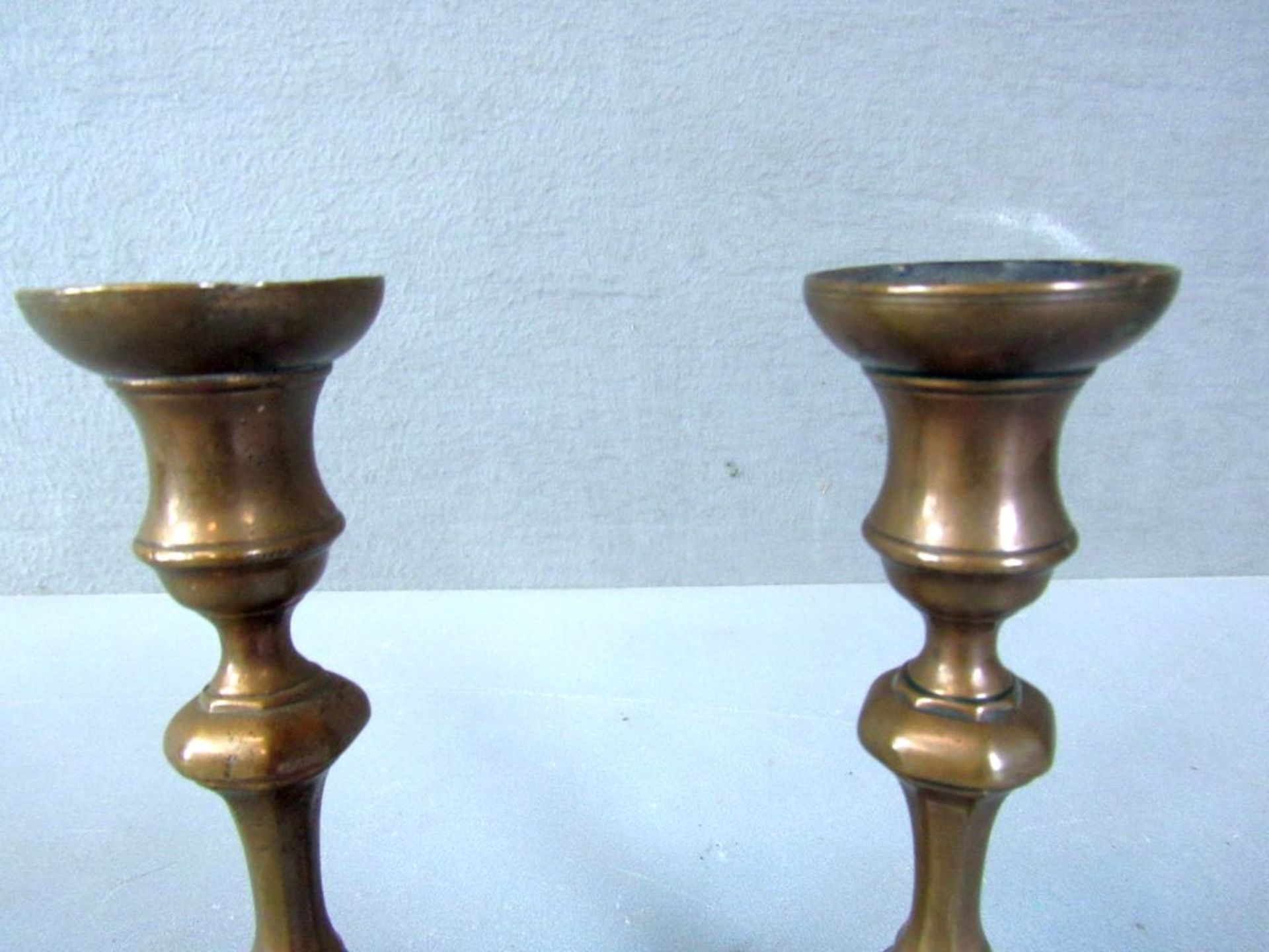 Ein Paar antike Kerzenleuchter - Image 5 of 6
