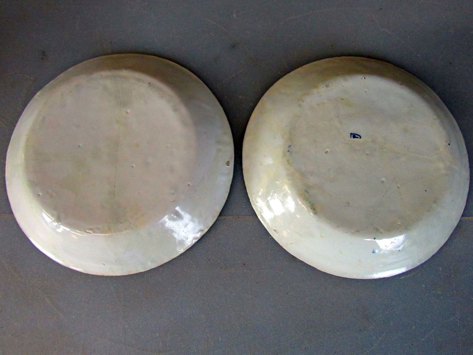 Zwei antike Fayence Teller 23cm - Bild 8 aus 9