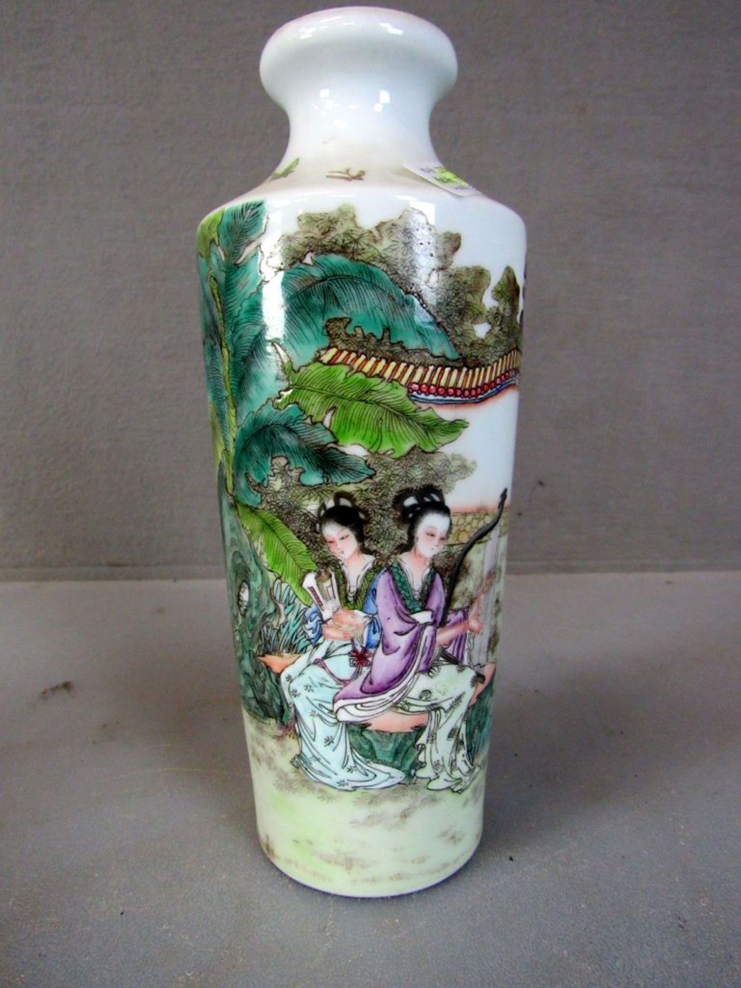 Antike asiatische Vase unterseits