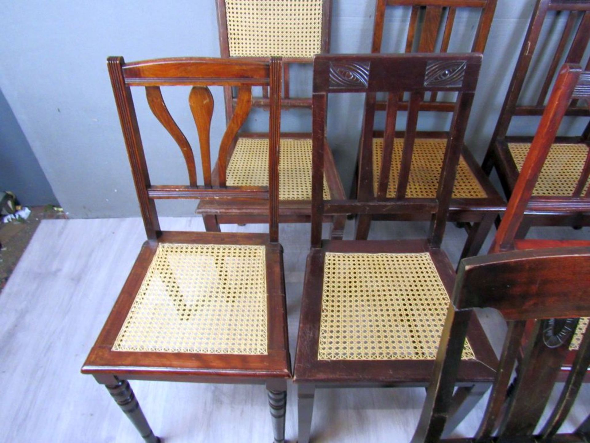Konvolut 9 antike Stühle Wiener - Bild 3 aus 10