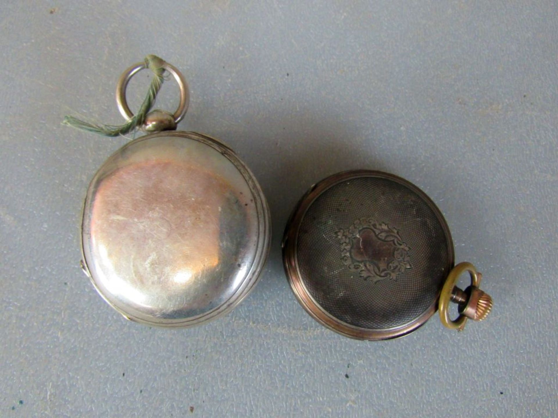 Zwei antike Taschenuhren laufen an - Bild 6 aus 9