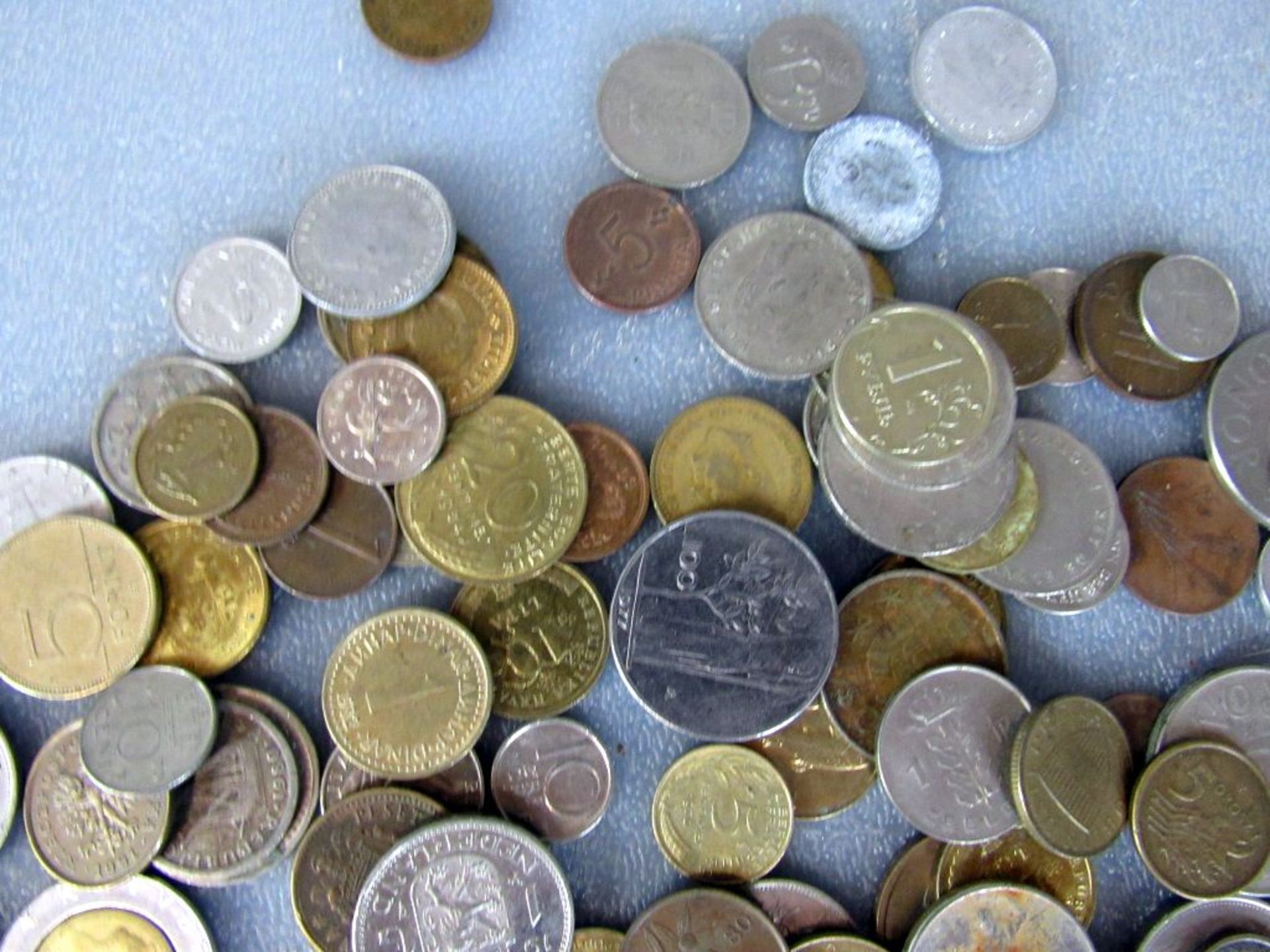 Konvolut Münzen und Scheine alle Welt - Bild 5 aus 10