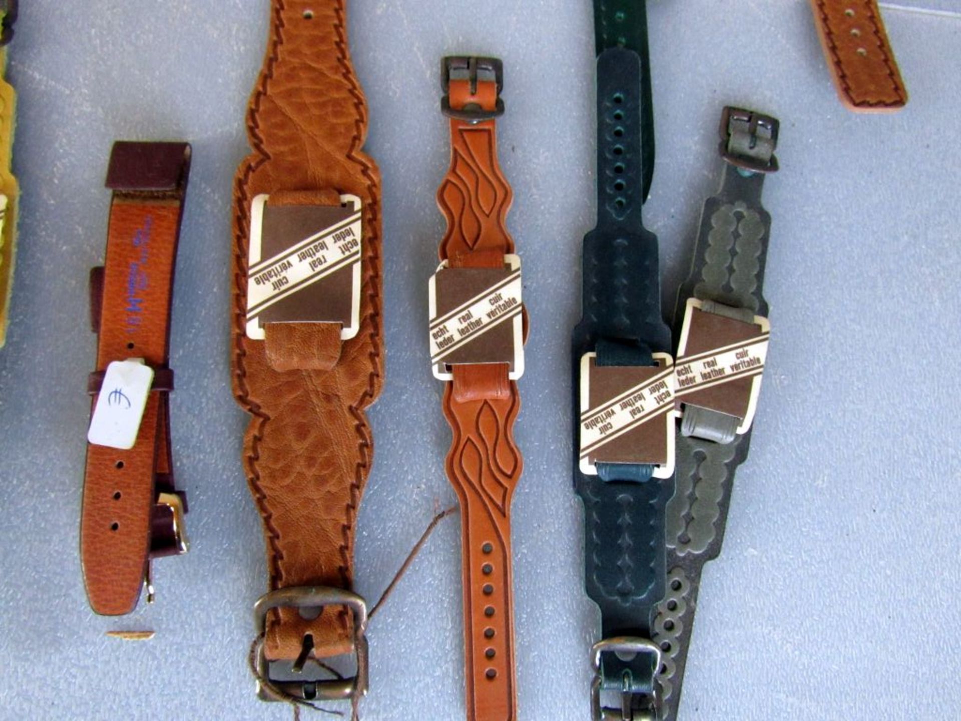 Vintage 20 ungetragene Uhren Armbänder - Image 2 of 8