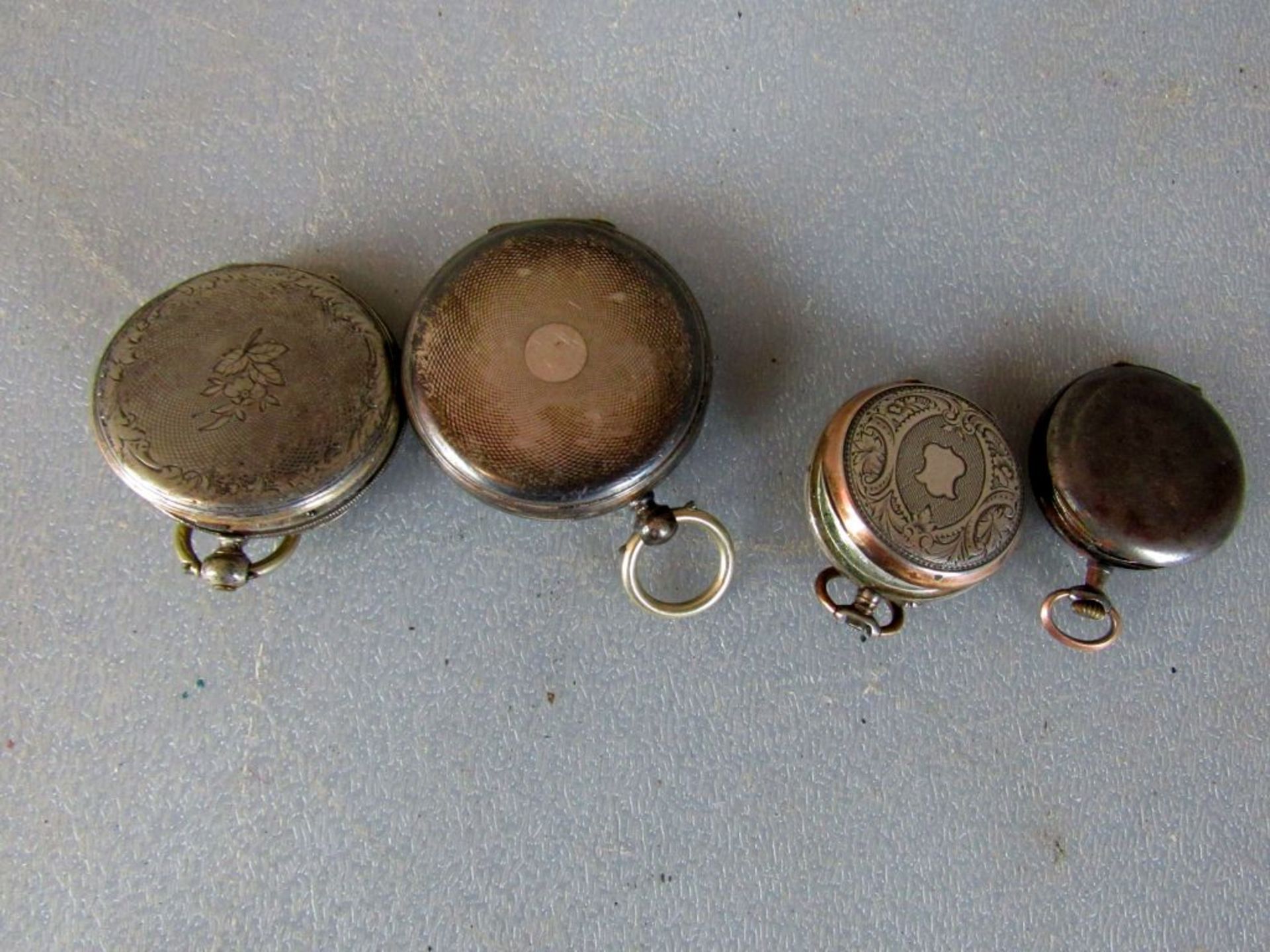 Konvolut von vier antiken Taschenuhren - Bild 9 aus 9
