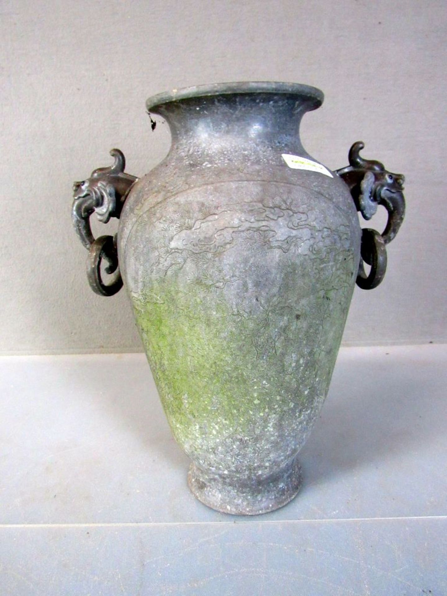 Große antike asiatische Vase zwei