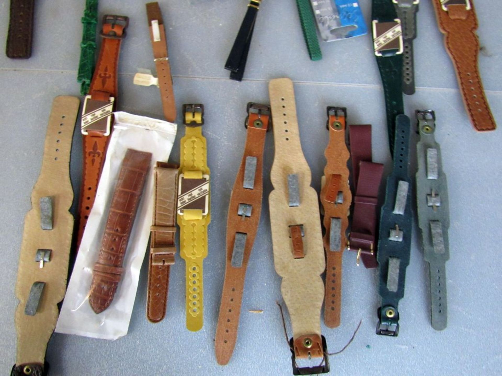 Vintage 20 ungetragene Uhren Armbänder - Image 7 of 8