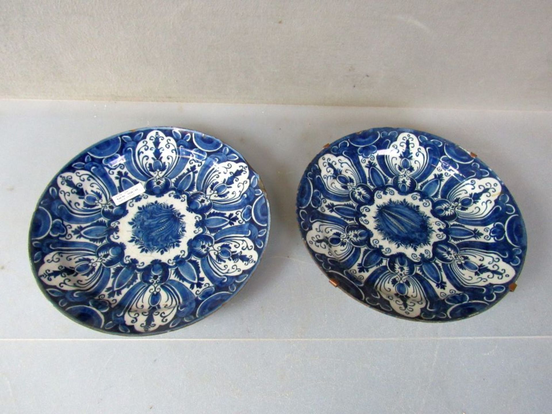Zwei antike Keramikteller blau/weiß