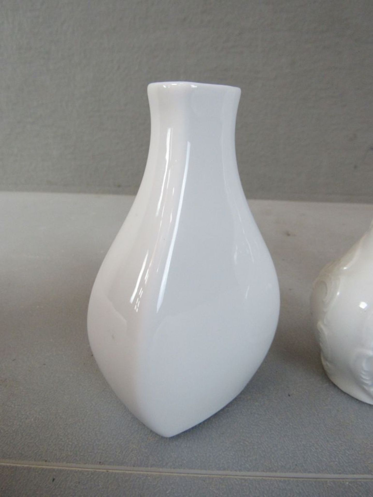 Porzellan Vasen in weiß u.a - Bild 5 aus 8