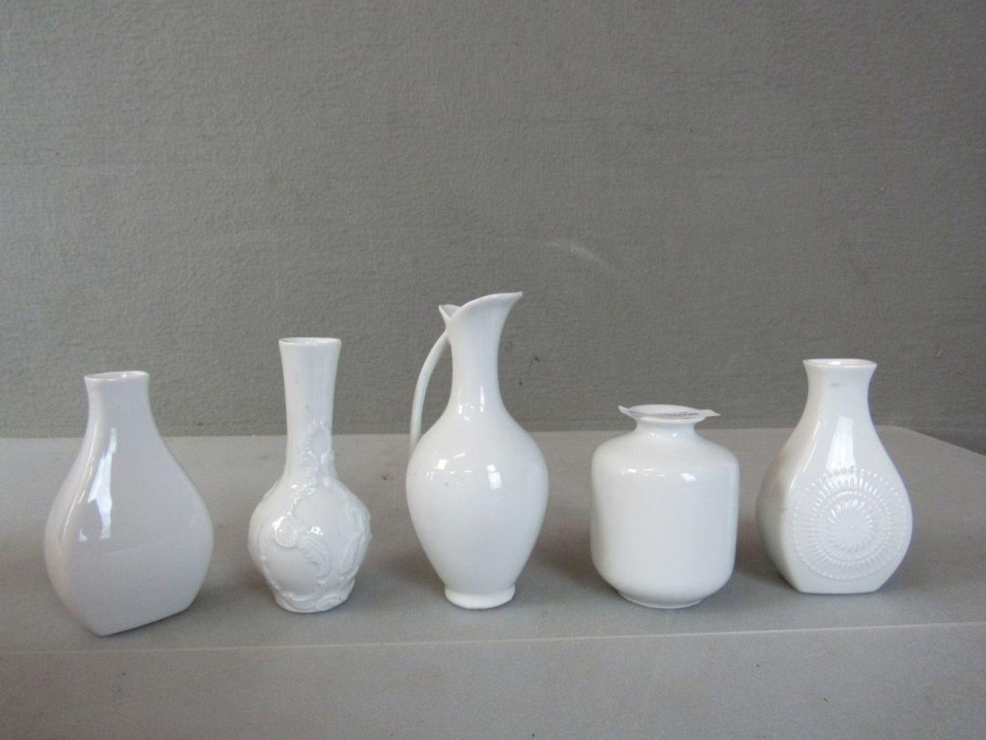 Porzellan Vasen in weiß u.a