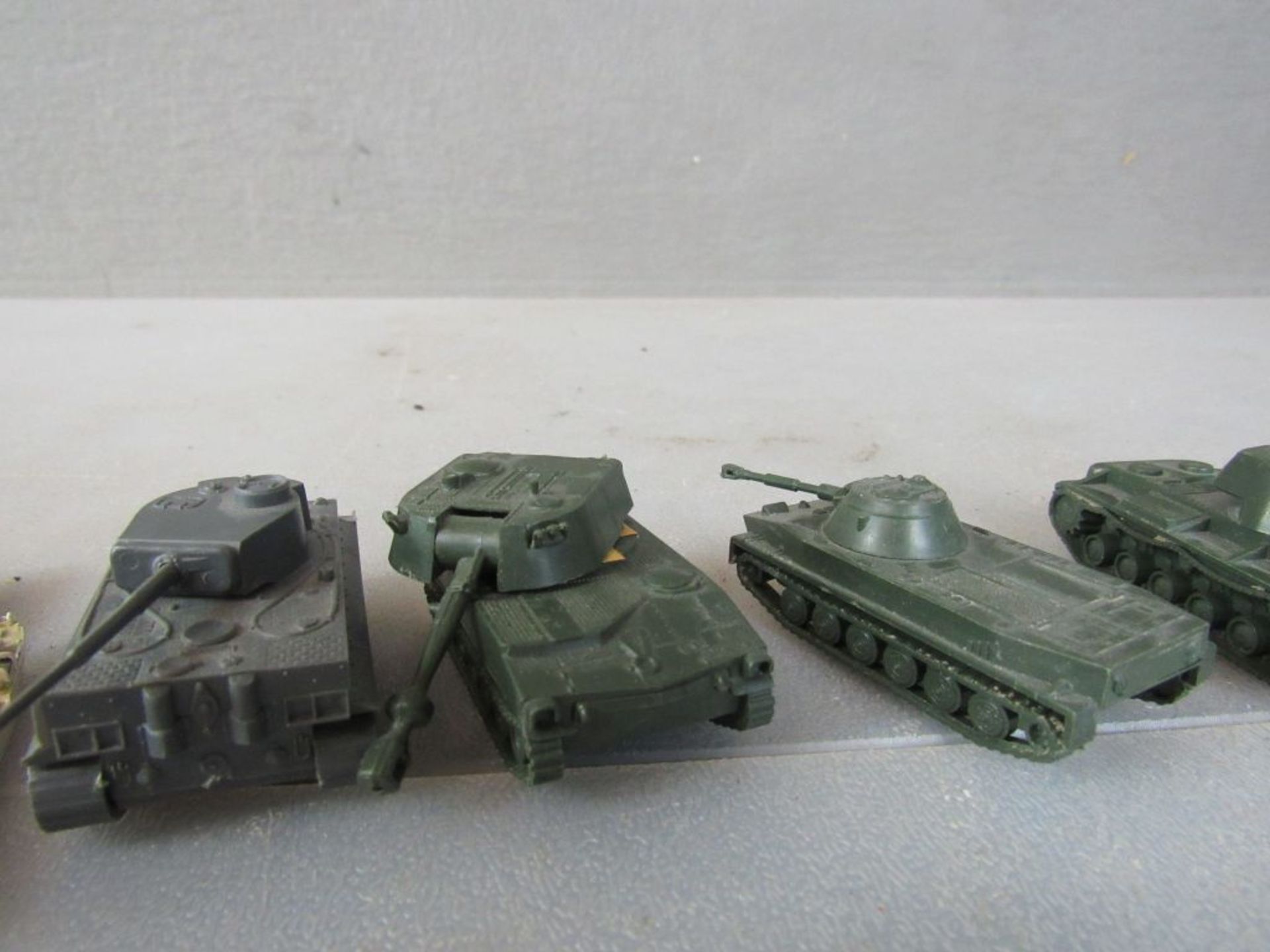 Spielzeug Modelle Panzer Schiffe usw. - Image 3 of 8