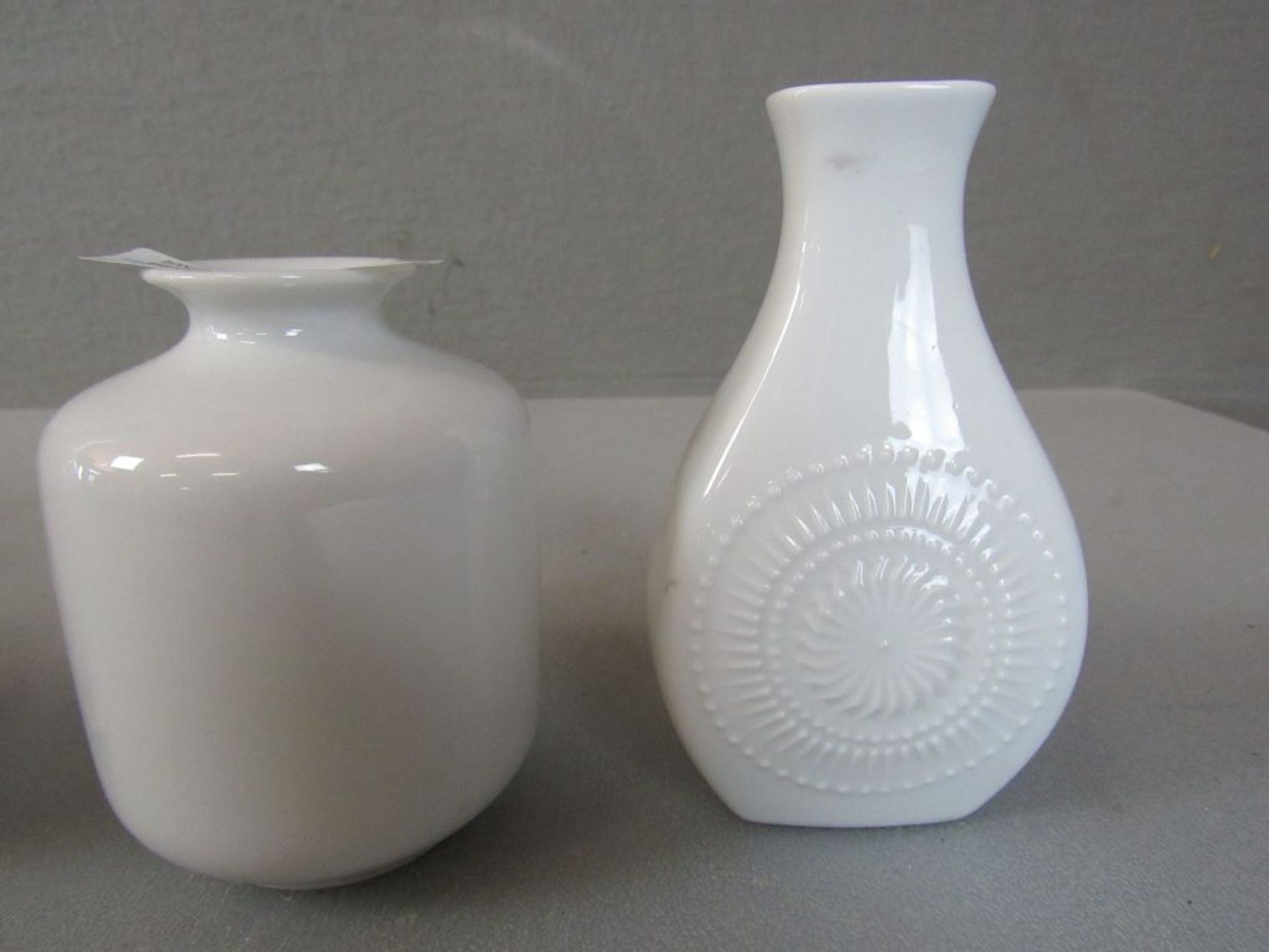 Porzellan Vasen in weiß u.a - Bild 3 aus 8