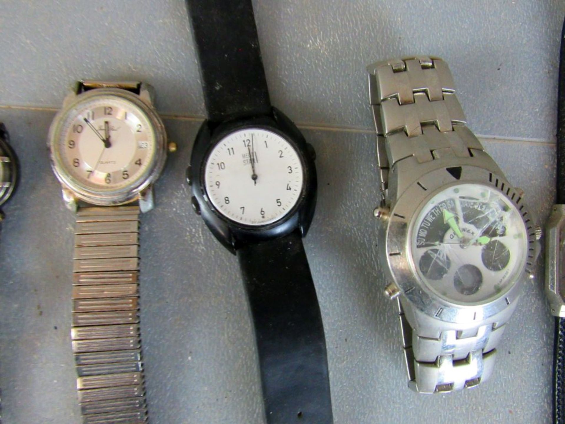 Konvolut Armbanduhren über 30 Stück - Bild 2 aus 10