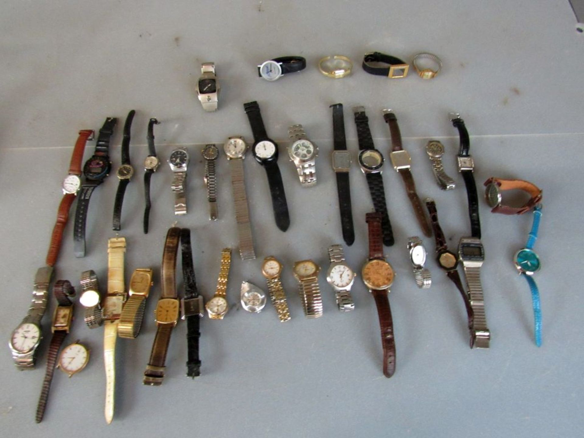 Konvolut Armbanduhren über 30 Stück