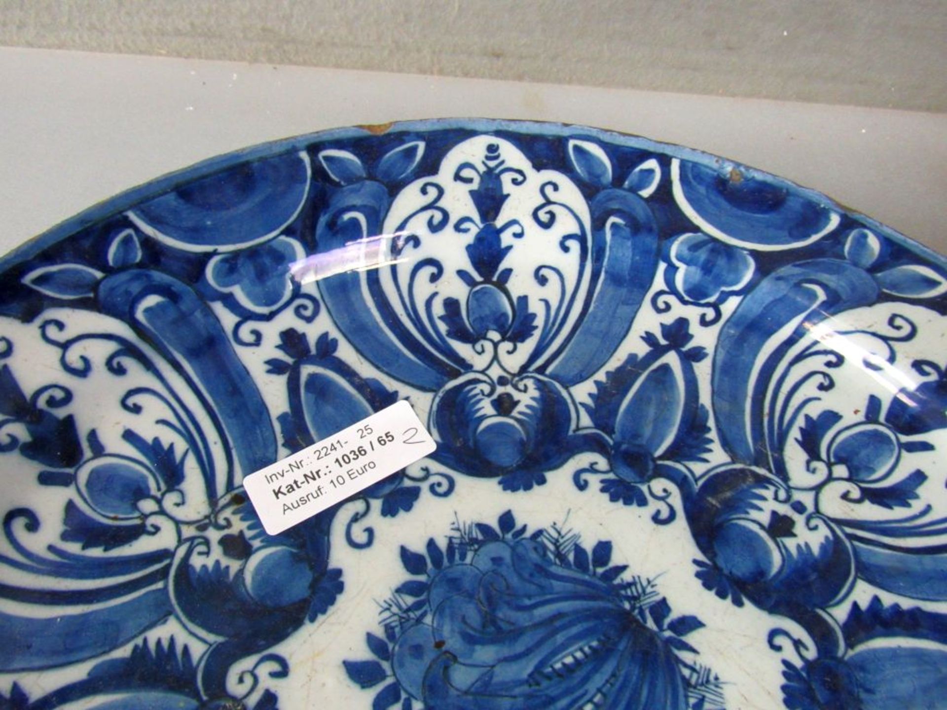 Zwei antike Keramikteller blau/weiß - Image 6 of 10