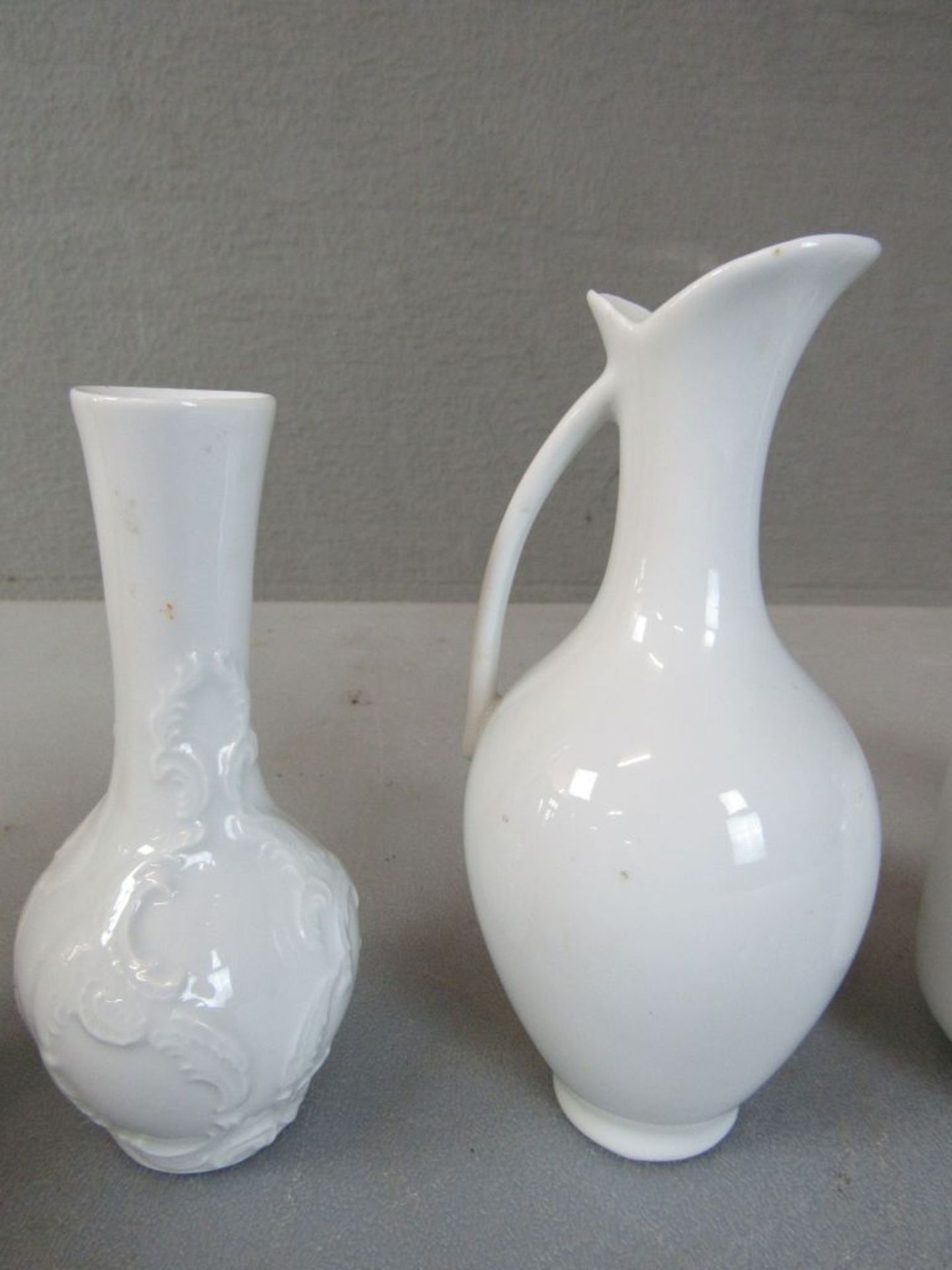 Porzellan Vasen in weiß u.a - Bild 4 aus 8