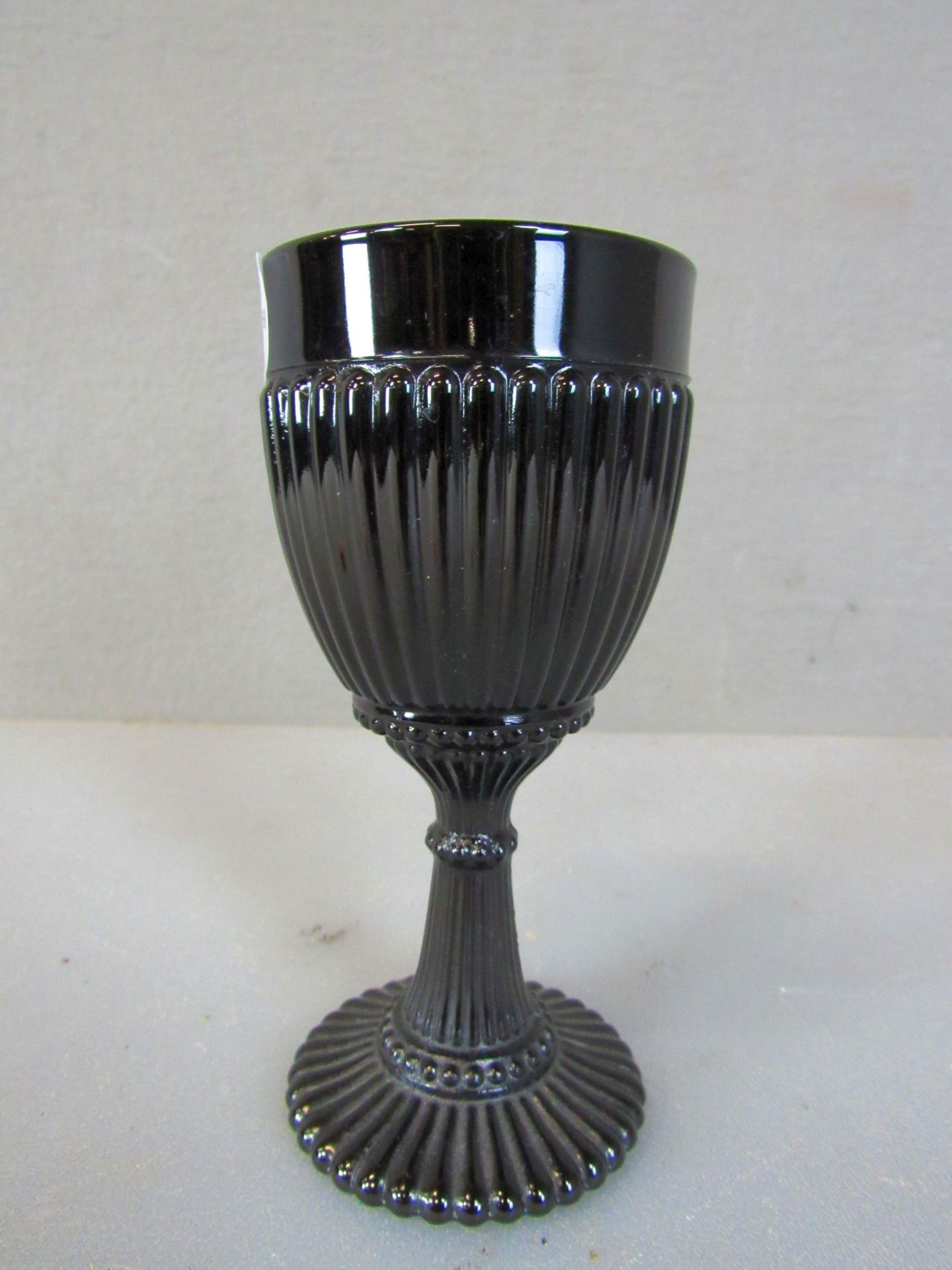 Pokal 17cm aus schwarzem Pressglas