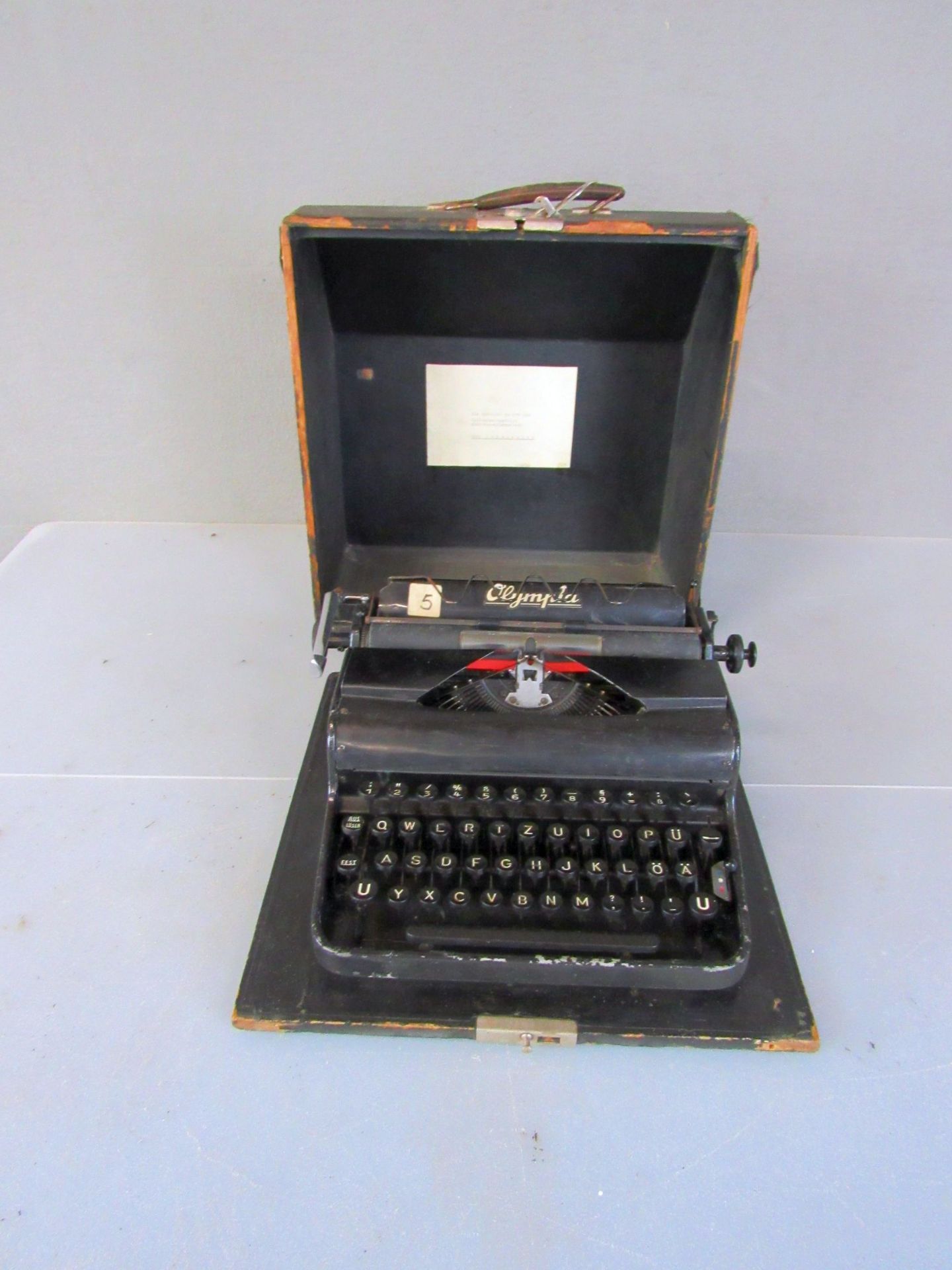 Antike Schreibmaschine Olympia in