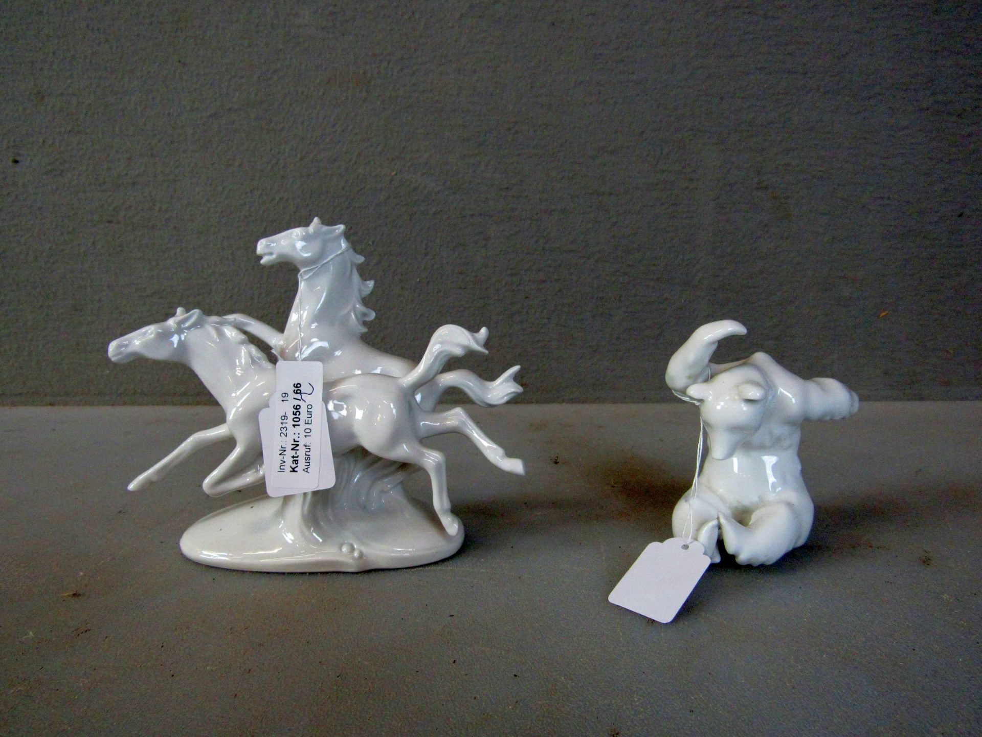 2 Porzellanfiguren Pferde im Lauf