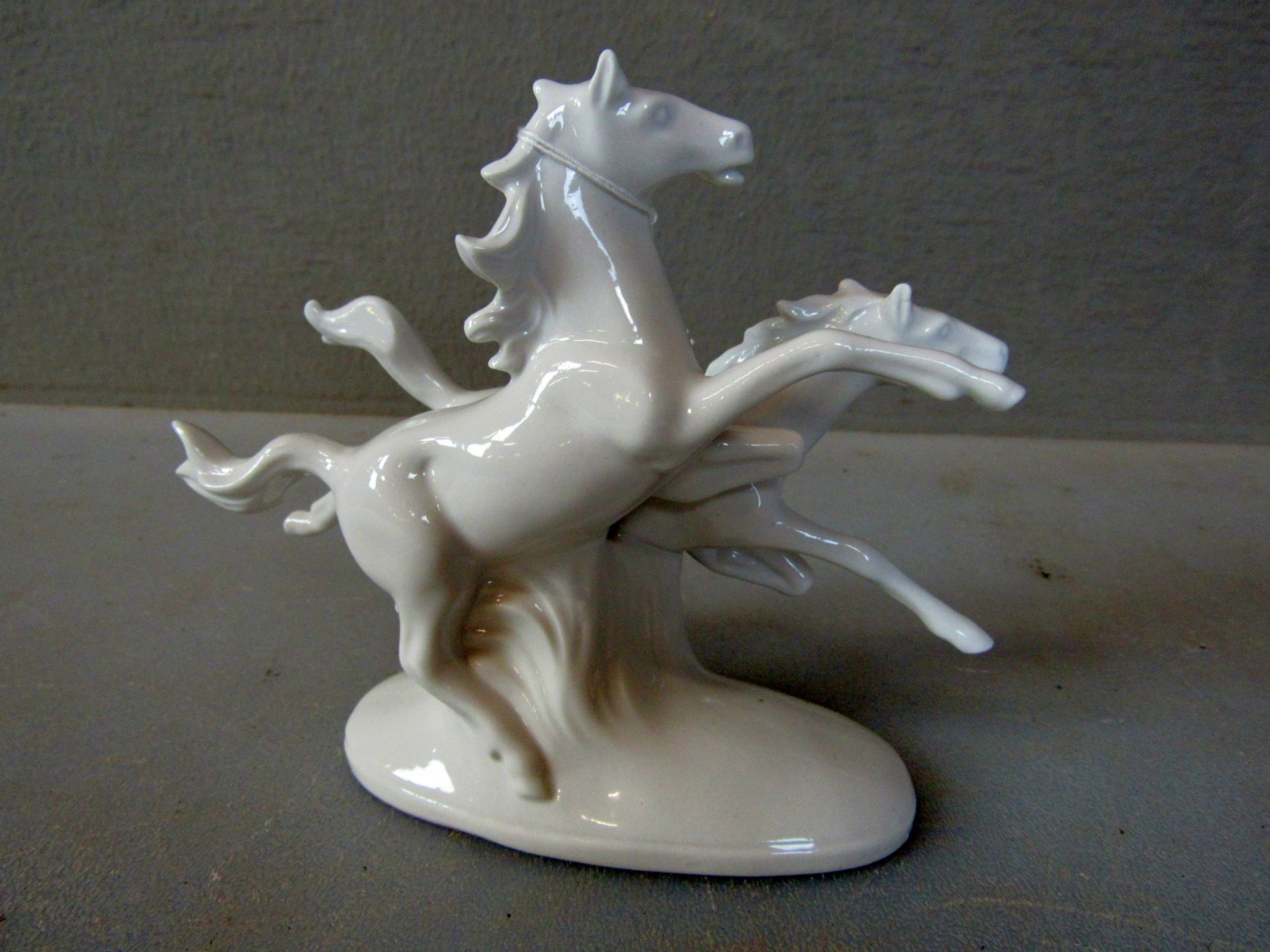 2 Porzellanfiguren Pferde im Lauf - Bild 9 aus 10