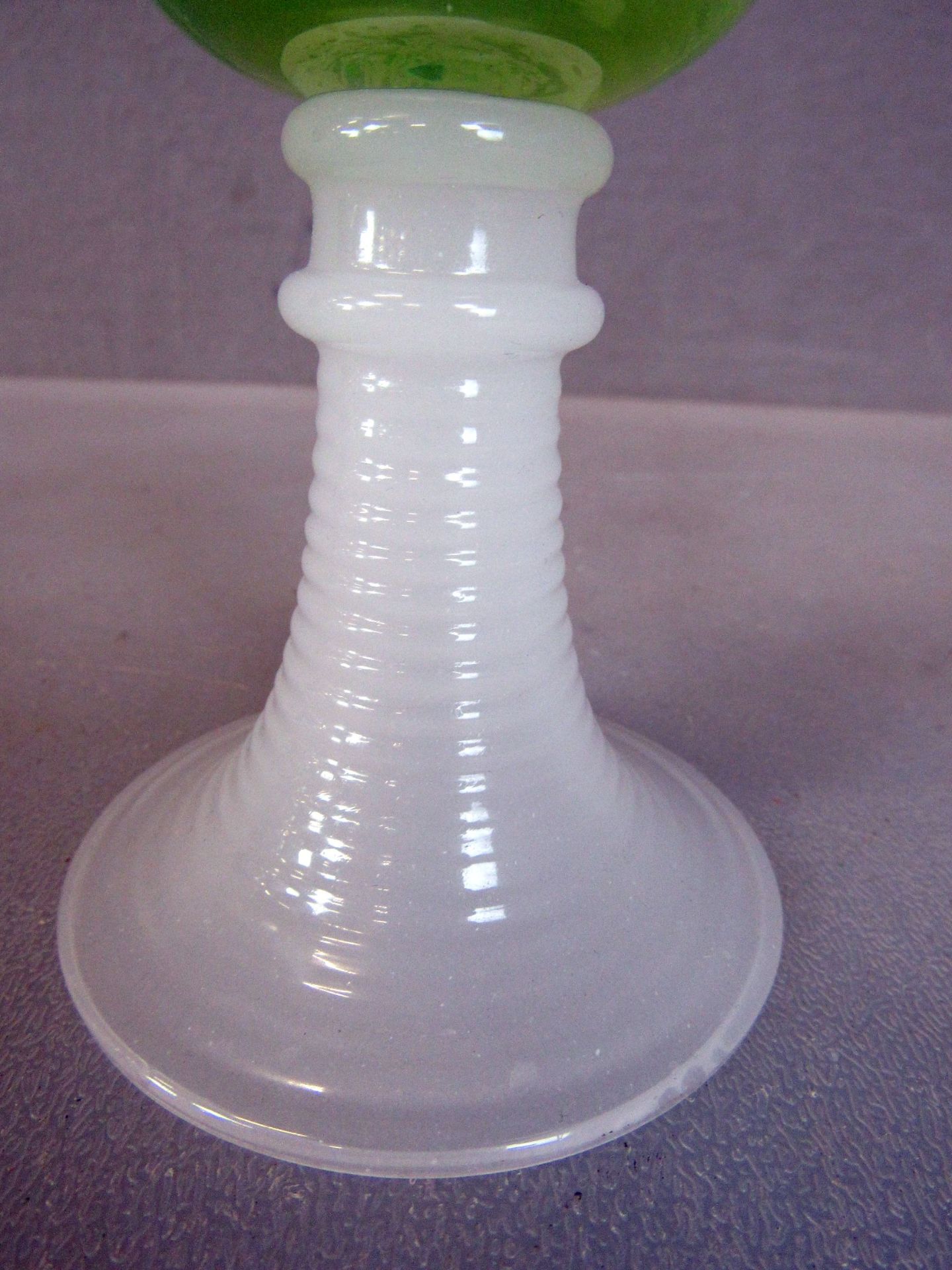 Uranglas RÃ¶mer 14cm FuÃŸ aus Milchglas - Image 3 of 5