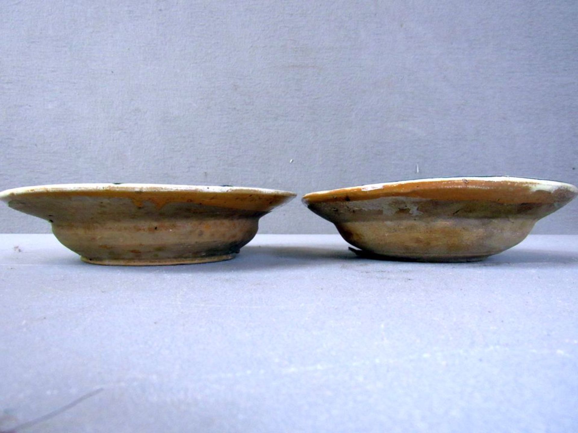 Zwei antike Teller lasierte Keramik 1x - Image 2 of 9