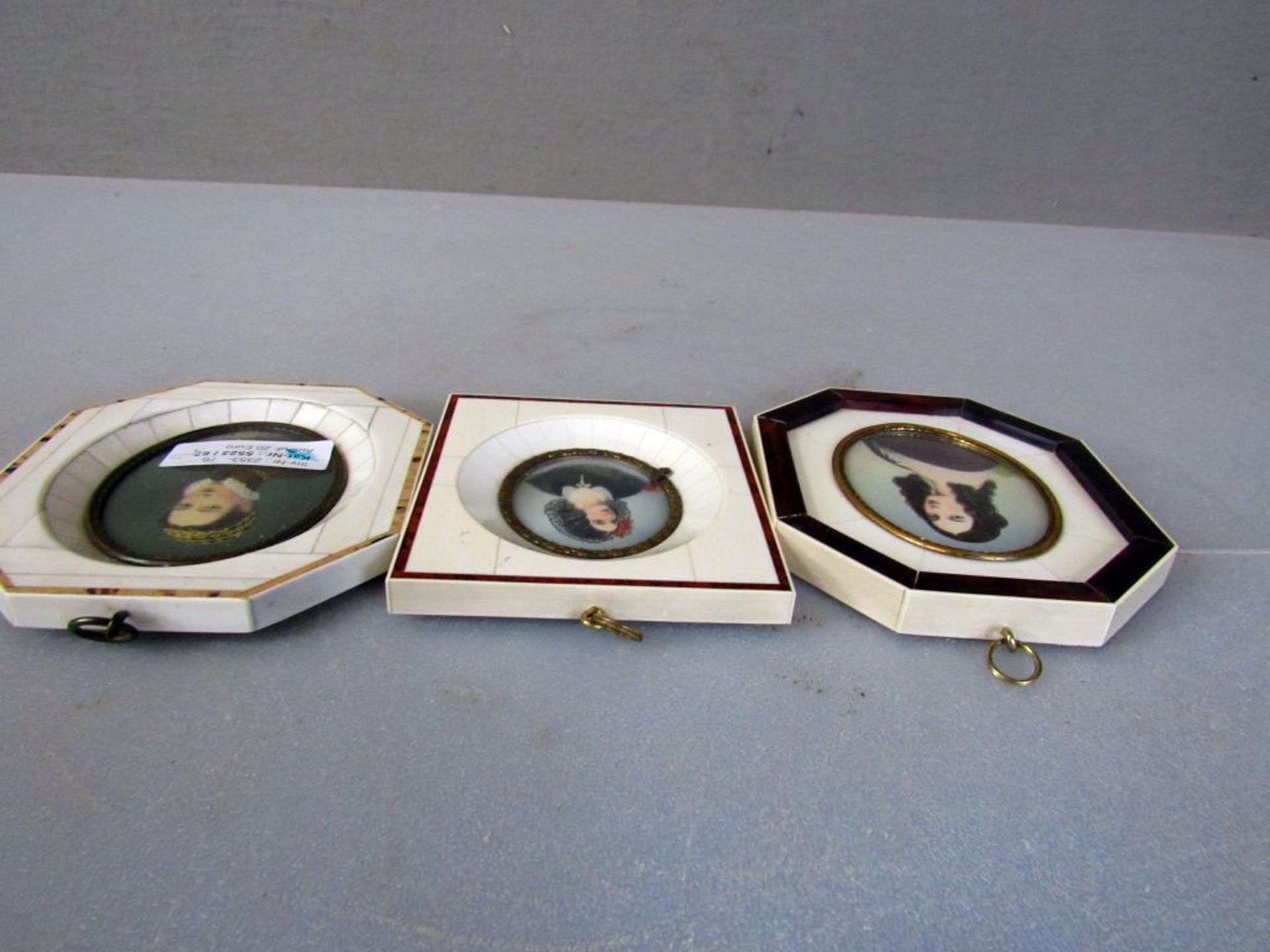 Drei Miniaturbilder Bein antik ca.14cm - Image 9 of 10