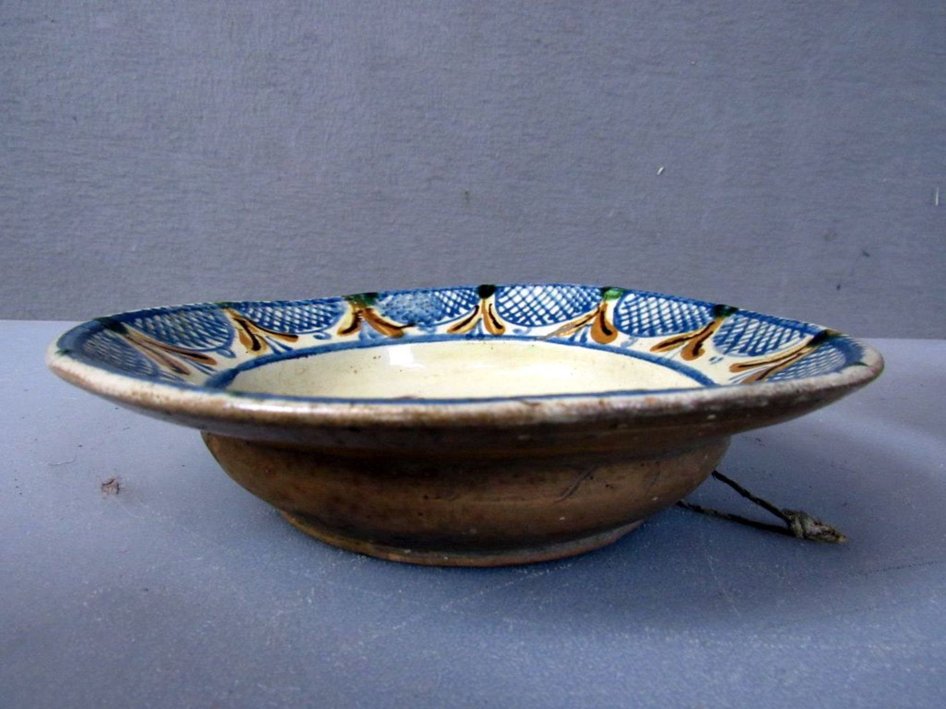 Zwei antike Teller lasierte Keramik 1x - Image 7 of 9