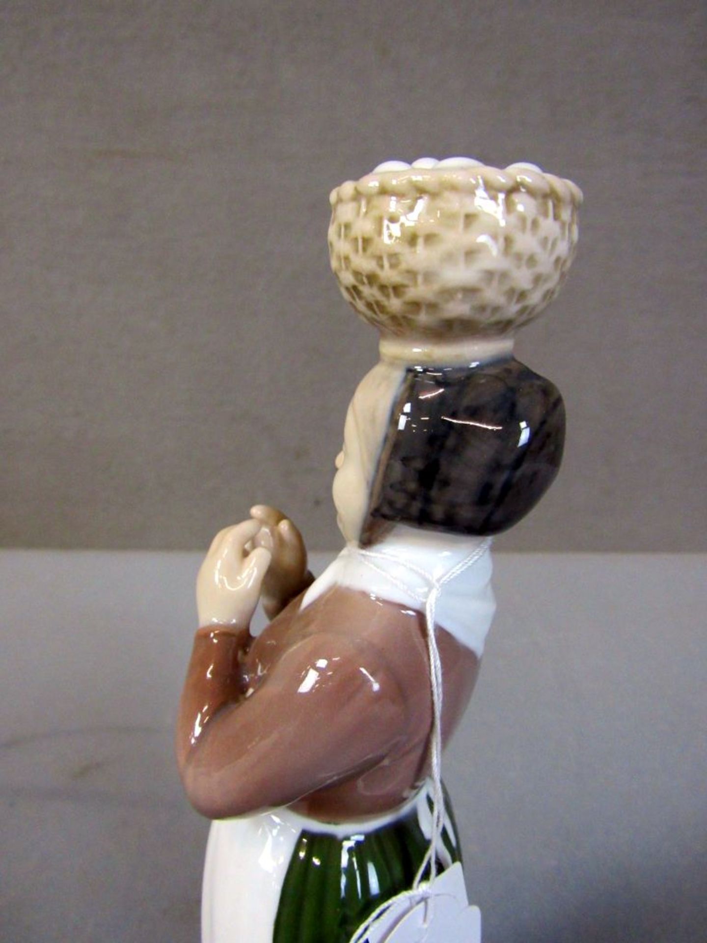 Figurine. Porzellanfigur von Bing und - Bild 7 aus 10