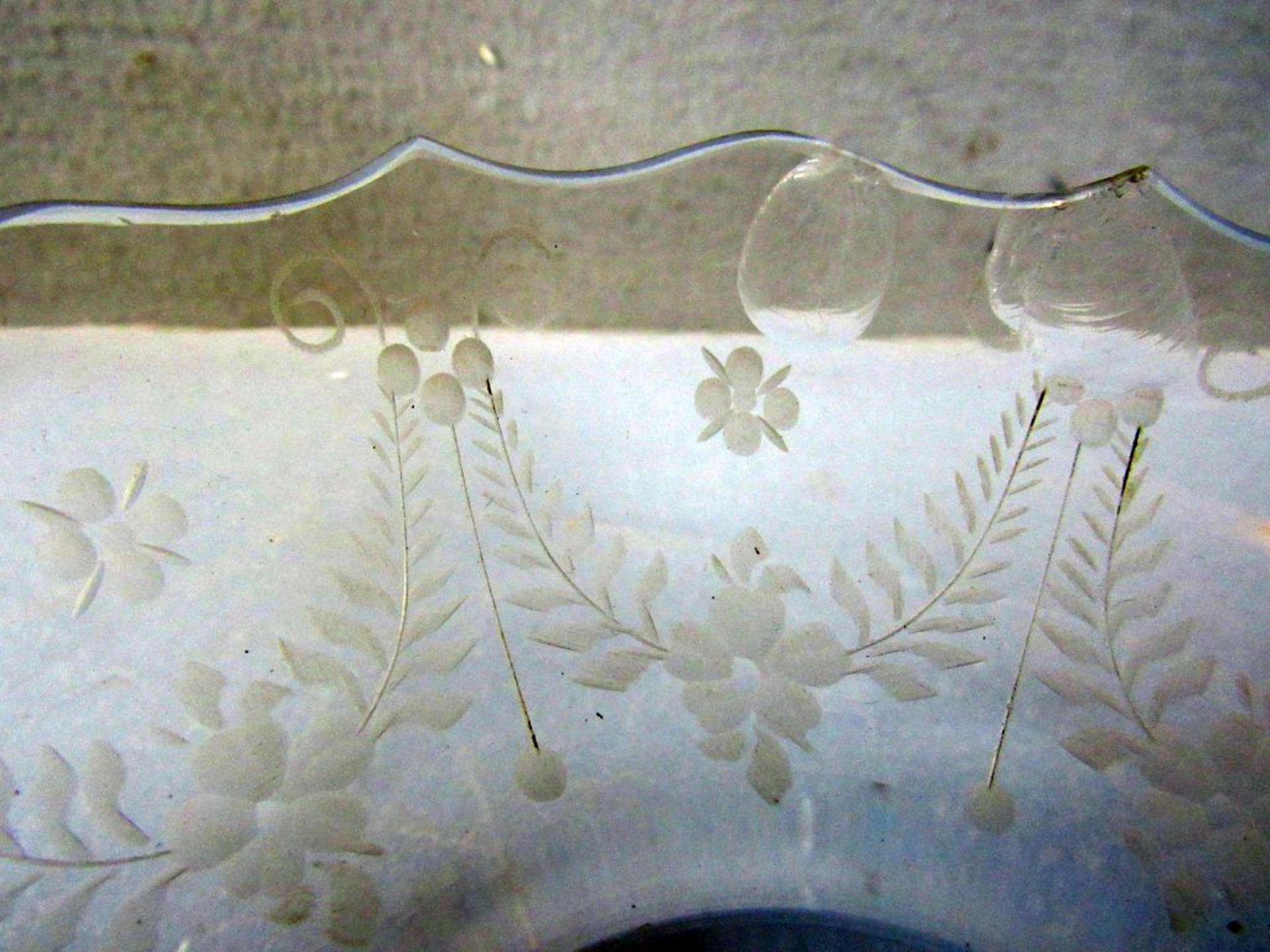 Kleine Aufsatzschale Glas auf Sockel - Image 7 of 8